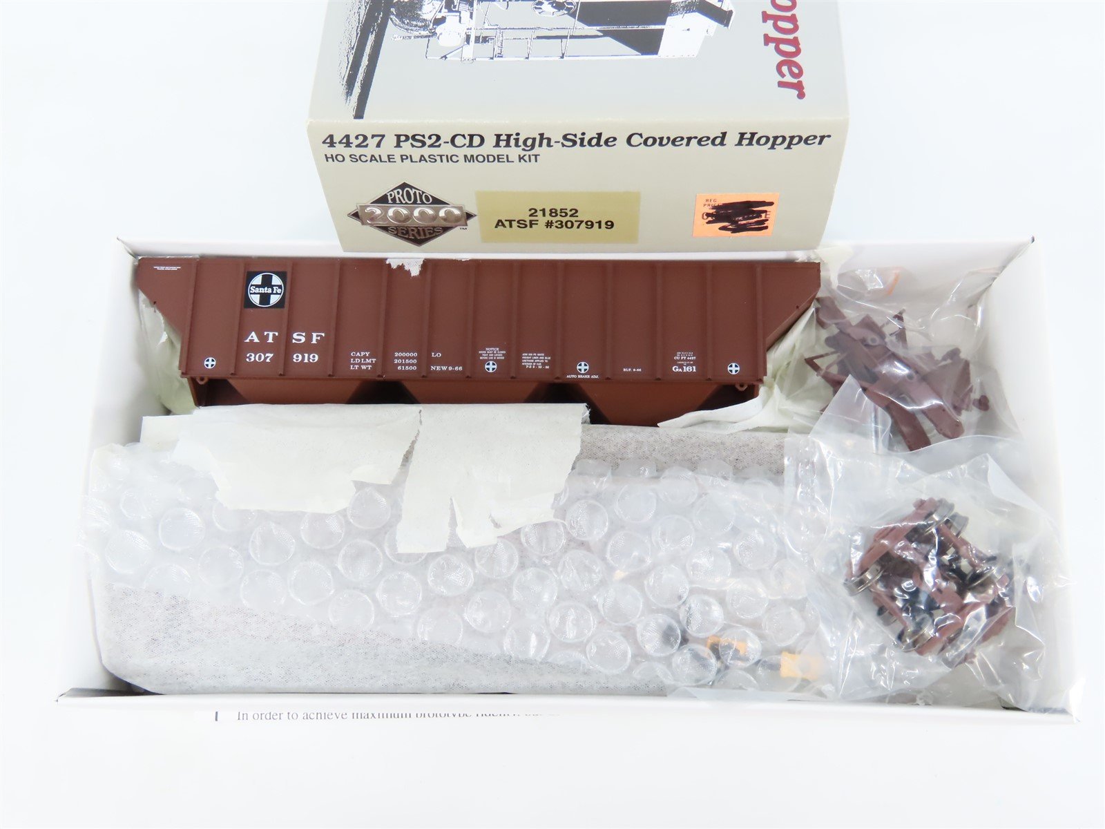 HO Scale PROTO 2000 Kit #21852 ATSF Santa Fe 3-Bay Covered Hopper #307919