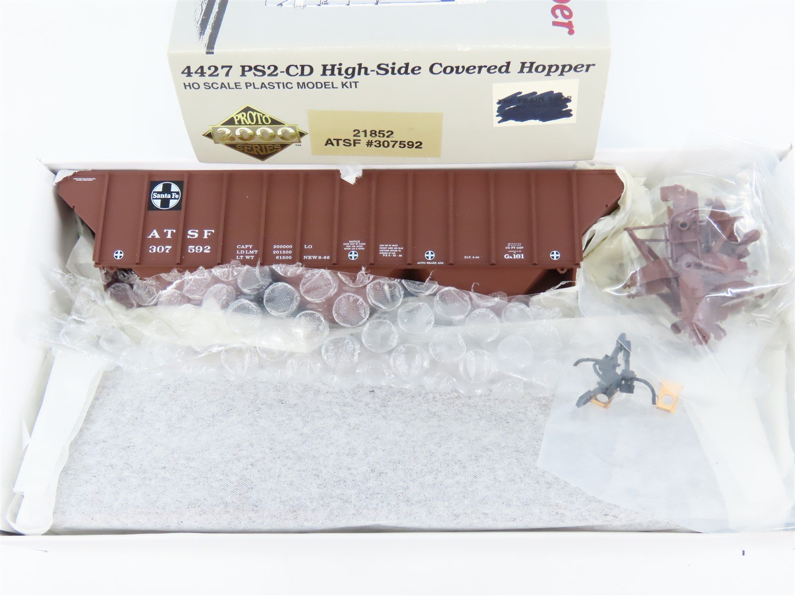 HO Scale PROTO 2000 Kit #21852 ATSF Santa Fe 3-Bay Covered Hopper #307592