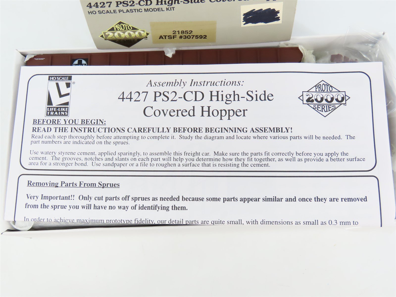HO Scale PROTO 2000 Kit #21852 ATSF Santa Fe 3-Bay Covered Hopper #307592