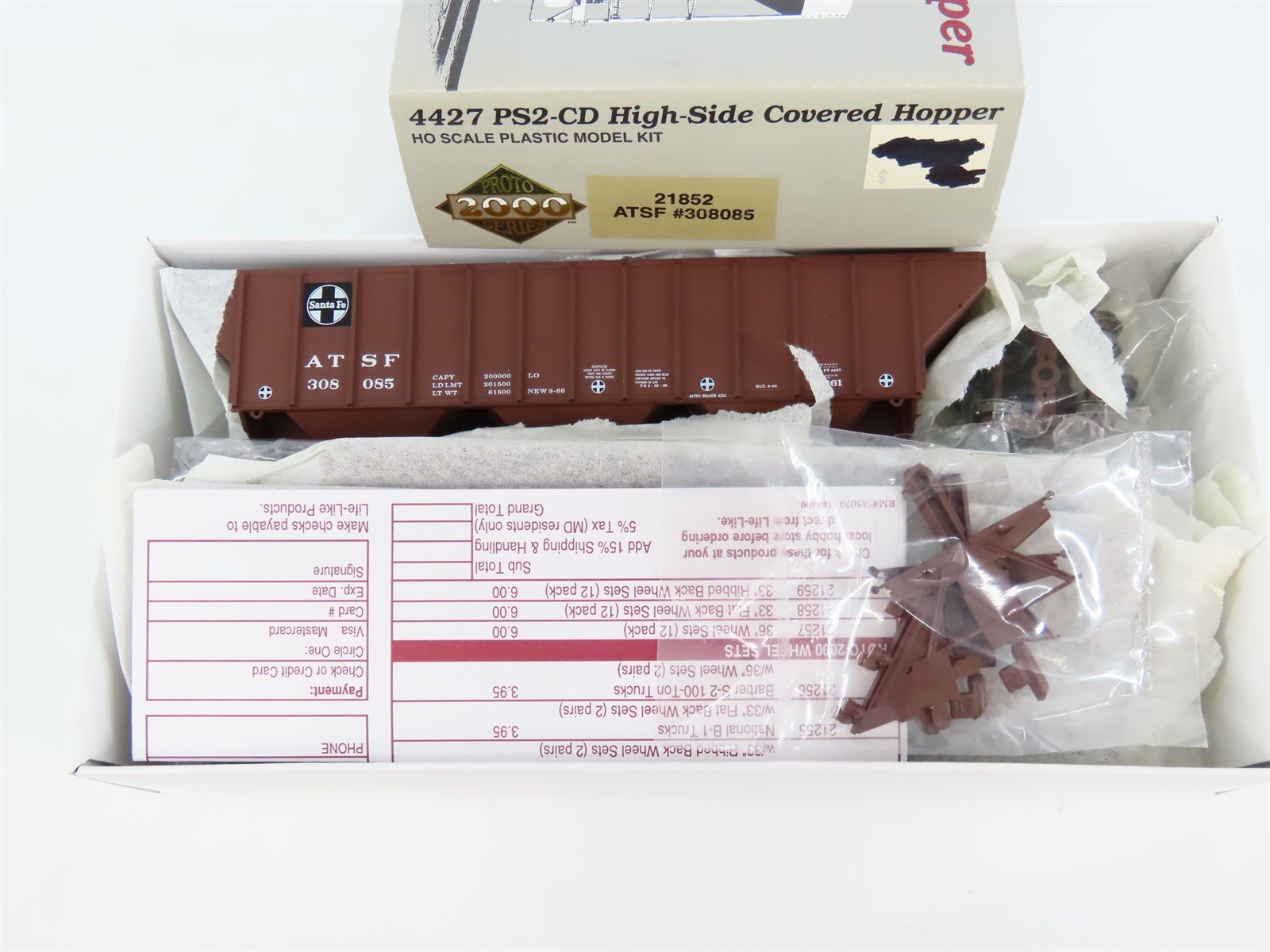 HO Scale PROTO 2000 Kit #21852 ATSF Santa Fe 3-Bay Covered Hopper #308085