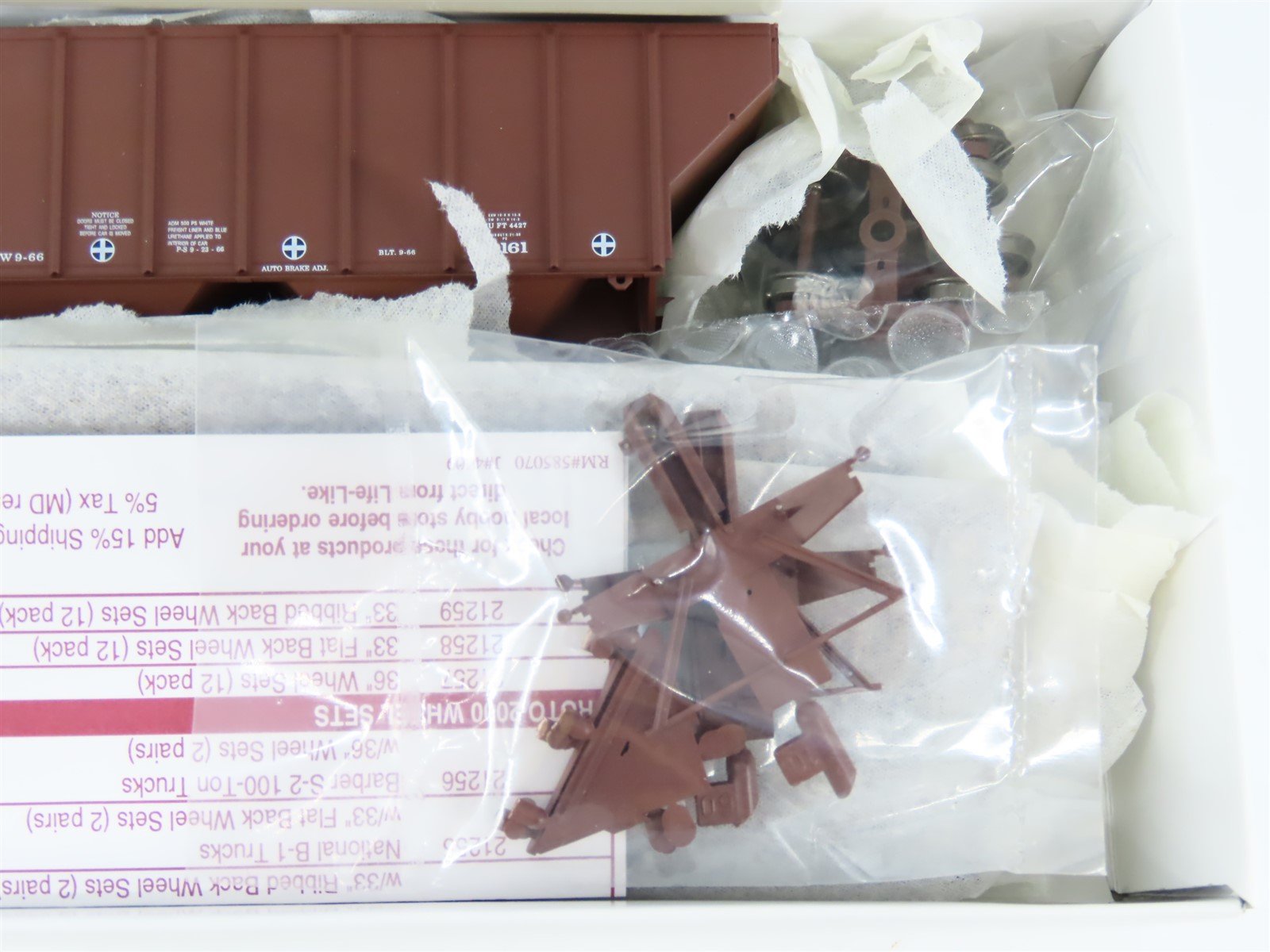 HO Scale PROTO 2000 Kit #21852 ATSF Santa Fe 3-Bay Covered Hopper #308085