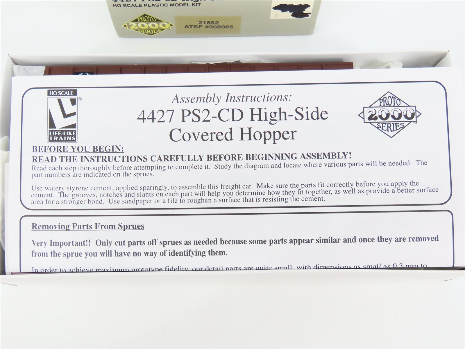 HO Scale PROTO 2000 Kit #21852 ATSF Santa Fe 3-Bay Covered Hopper #308085