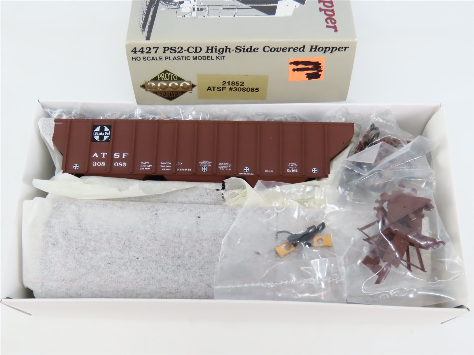 HO Scale PROTO 2000 Kit #21852 ATSF Santa Fe 3-Bay Covered Hopper #308085