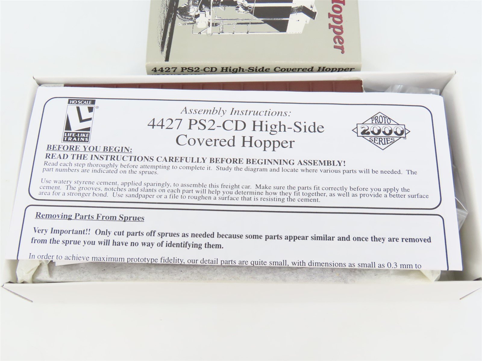 HO Scale PROTO 2000 Kit #21852 ATSF Santa Fe 3-Bay Covered Hopper #308085