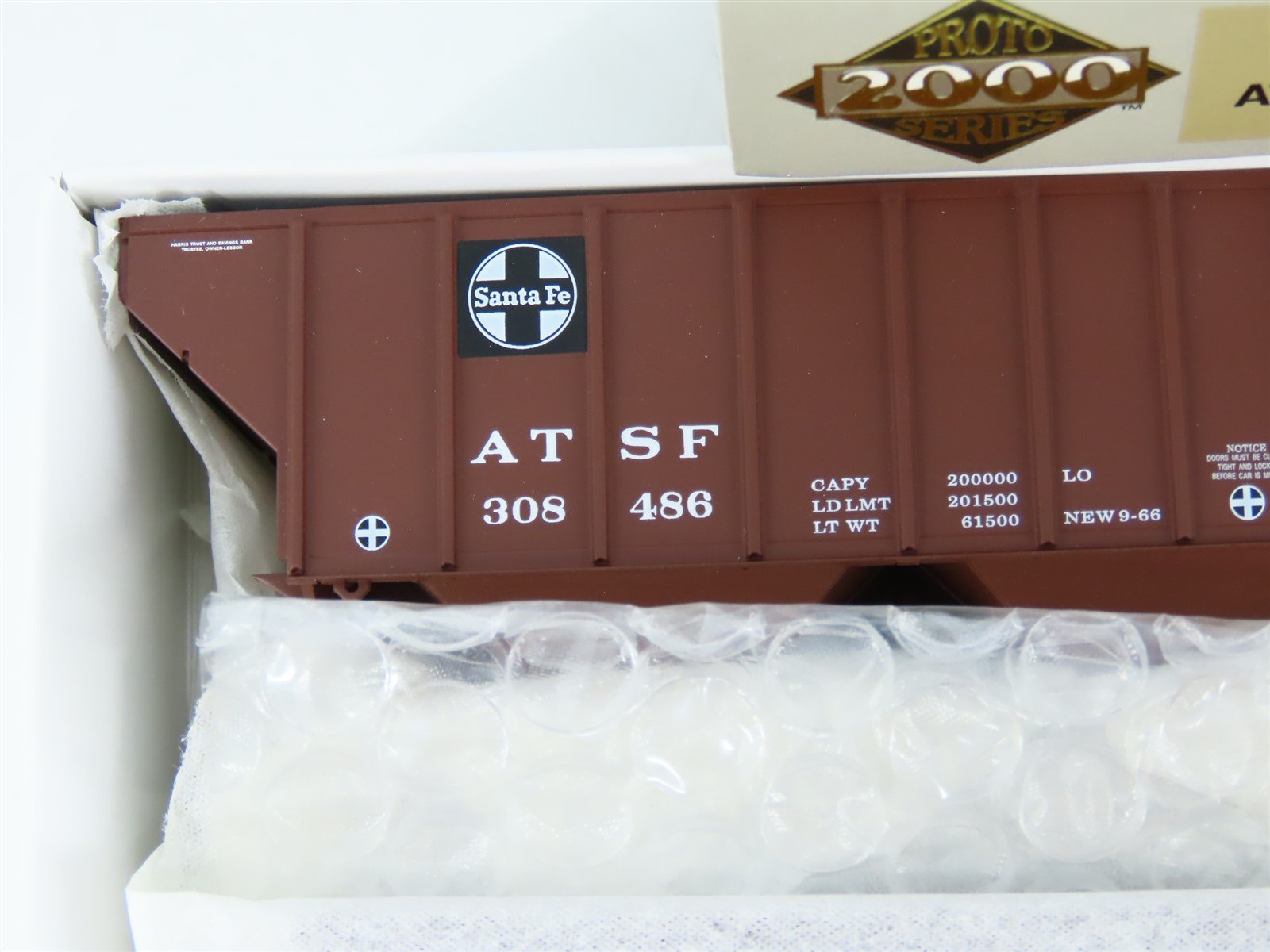 HO Scale PROTO 2000 Kit #21852 ATSF Santa Fe 3-Bay Covered Hopper #308486