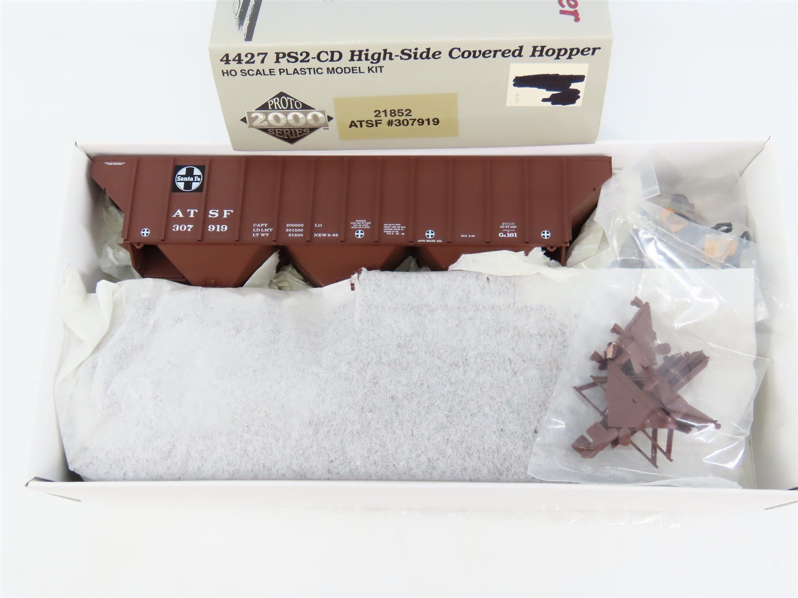 HO Scale PROTO 2000 Kit #21852 ATSF Santa Fe 3-Bay Covered Hopper #307919