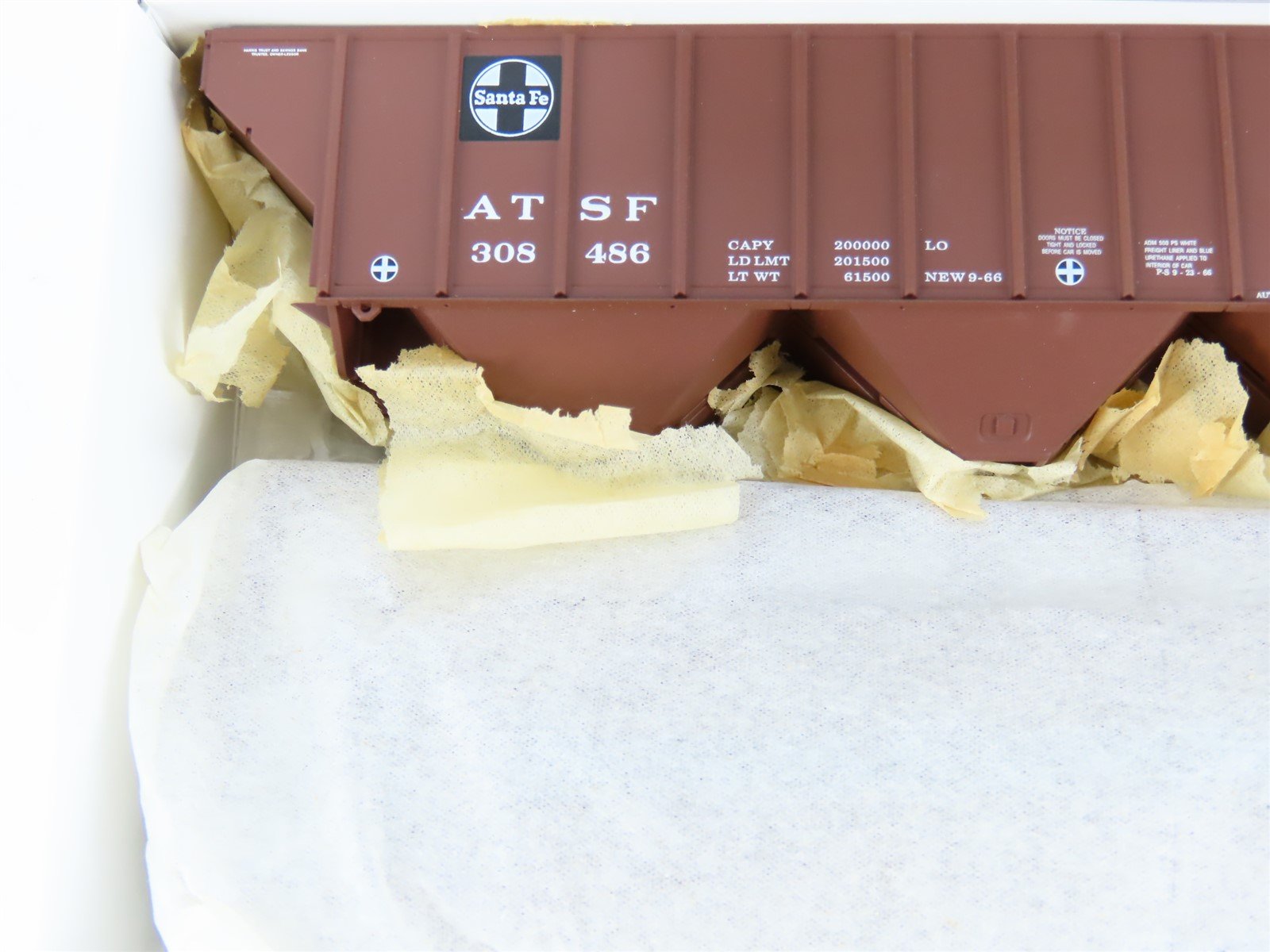 HO Scale PROTO 2000 Kit #21852 ATSF Santa Fe 3-Bay Covered Hopper #308486