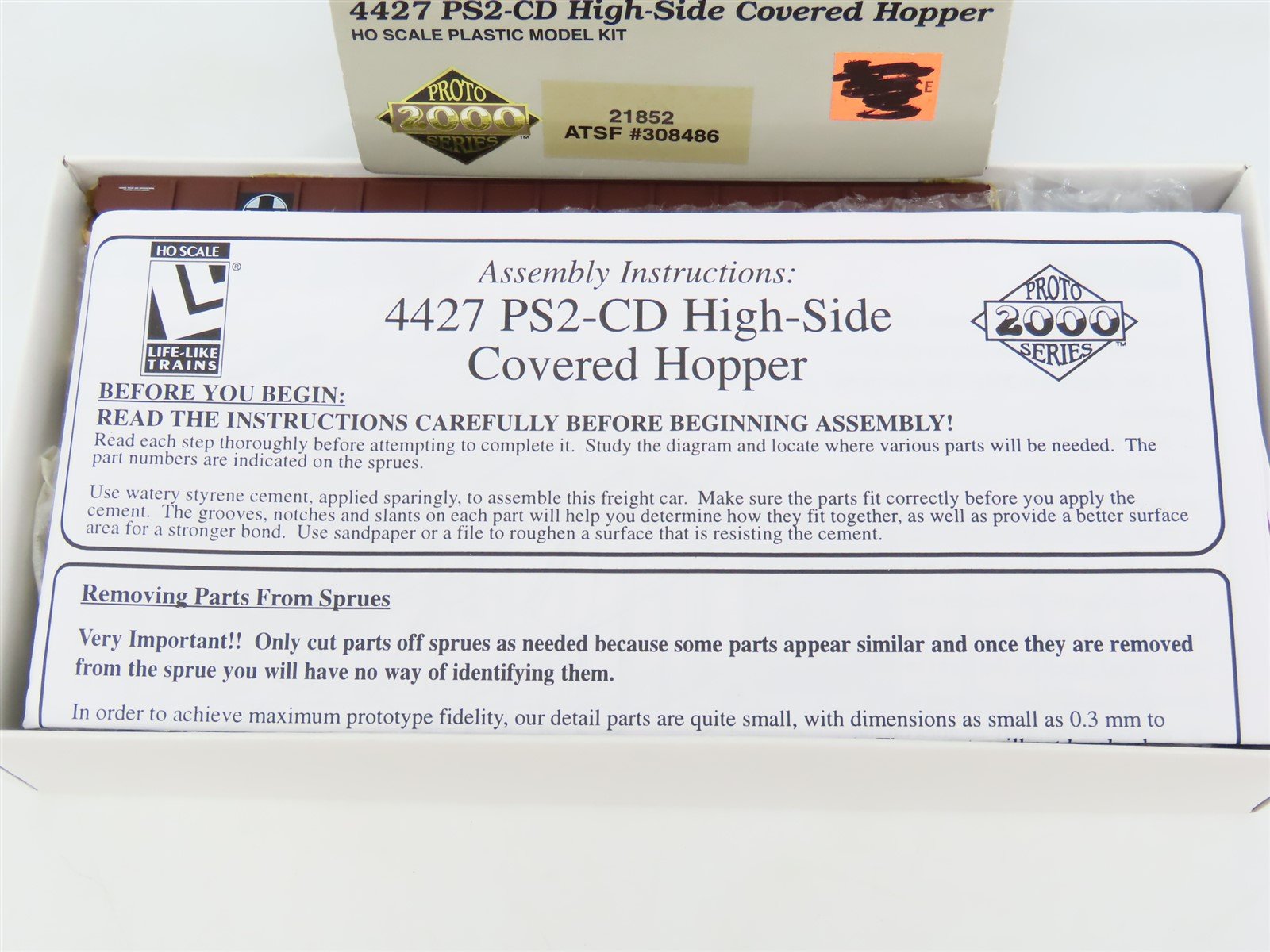 HO Scale PROTO 2000 Kit #21852 ATSF Santa Fe 3-Bay Covered Hopper #308486