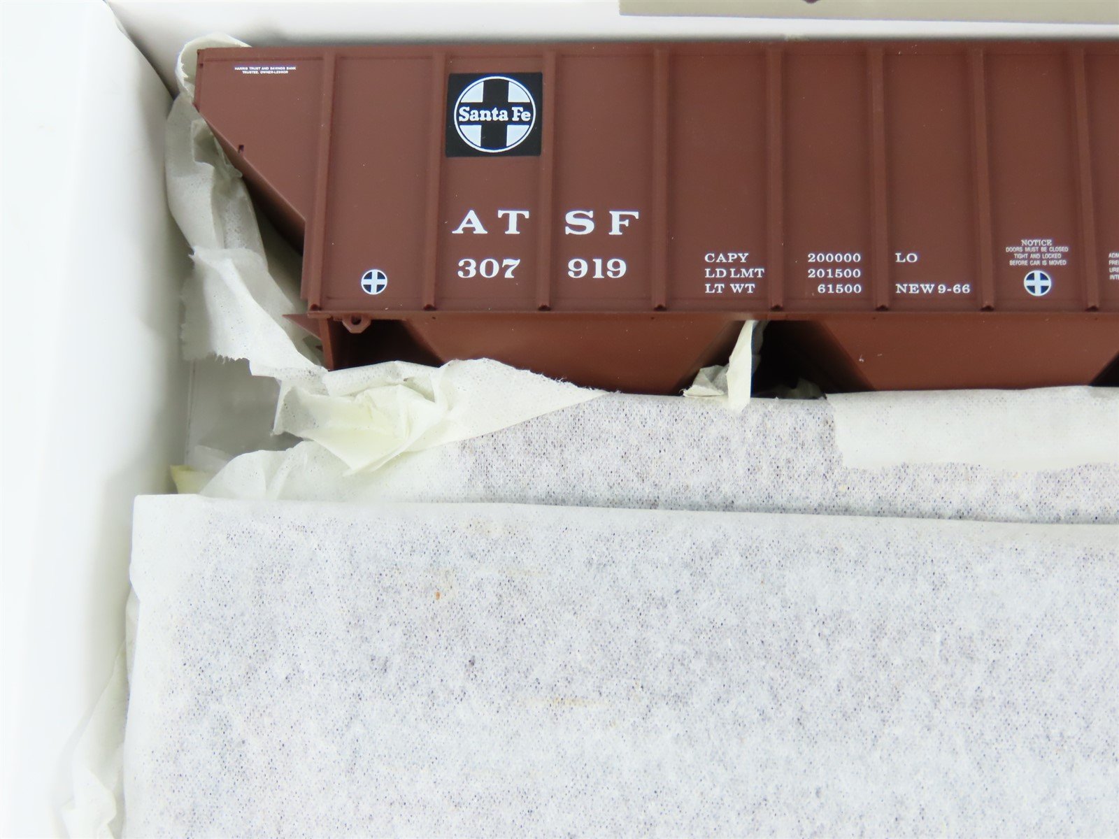 HO Scale PROTO 2000 Kit #21852 ATSF Santa Fe 3-Bay Covered Hopper #307919
