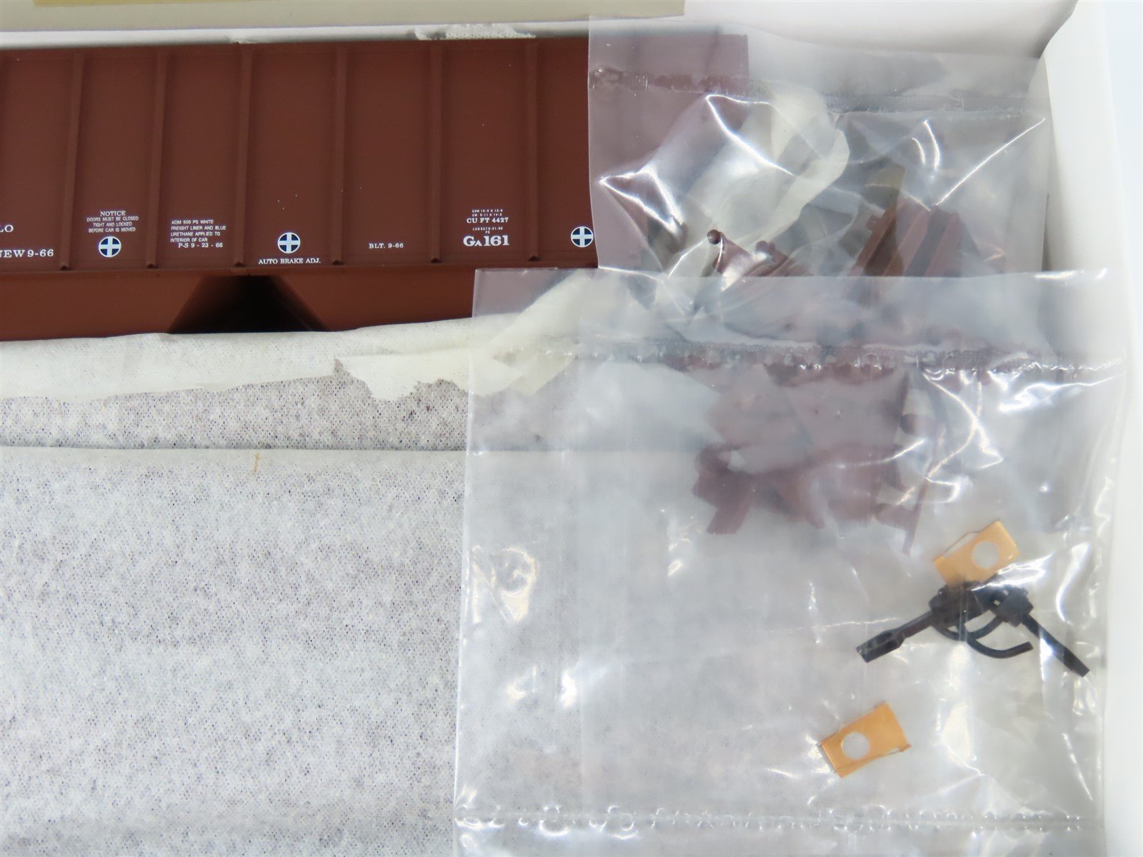 HO Scale PROTO 2000 Kit #21852 ATSF Santa Fe 3-Bay Covered Hopper #307919