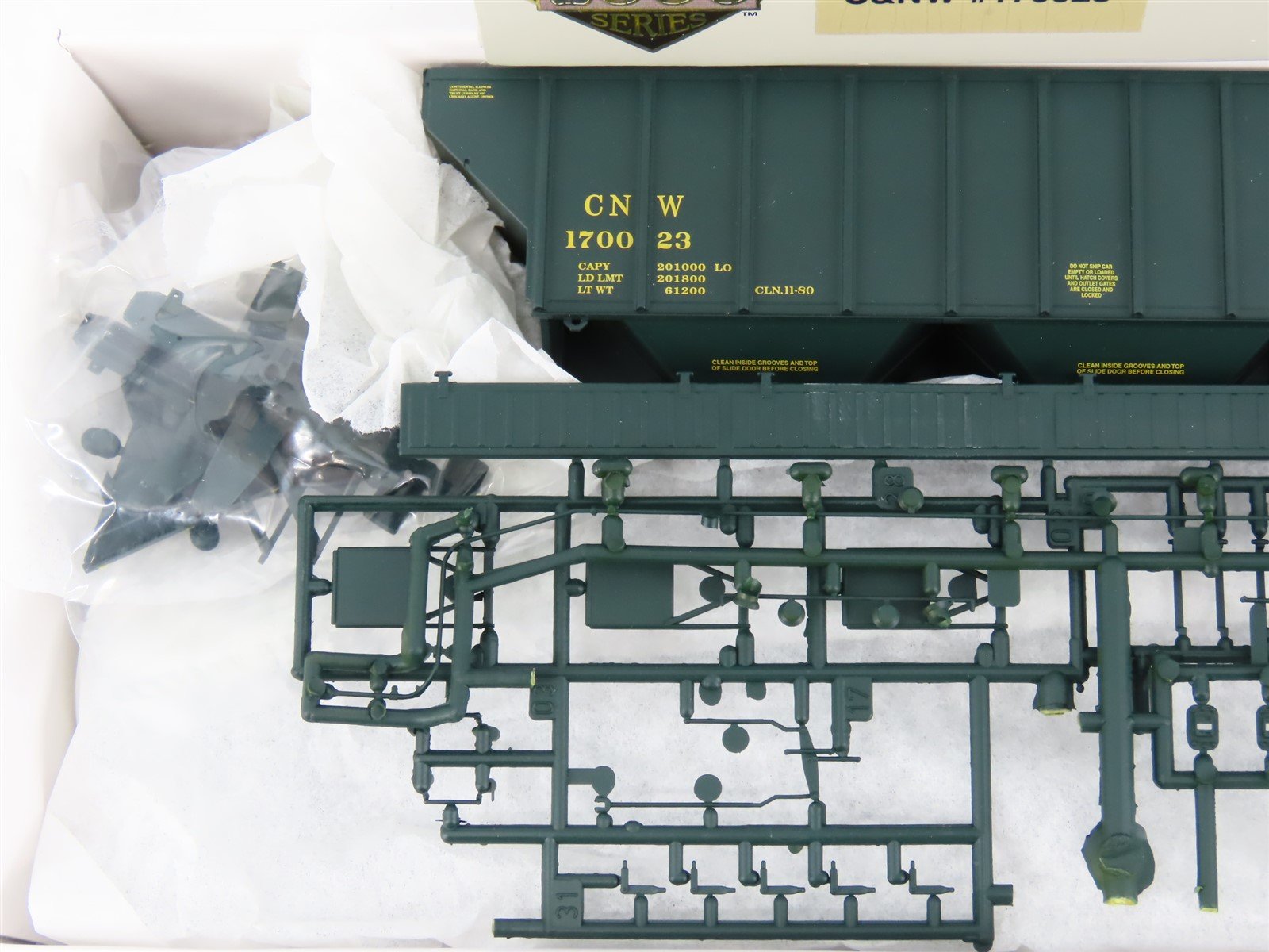 HO Scale PROTO 2000 Kit #21872 C&NW Chicago & North Western 3-Bay Hopper #170023