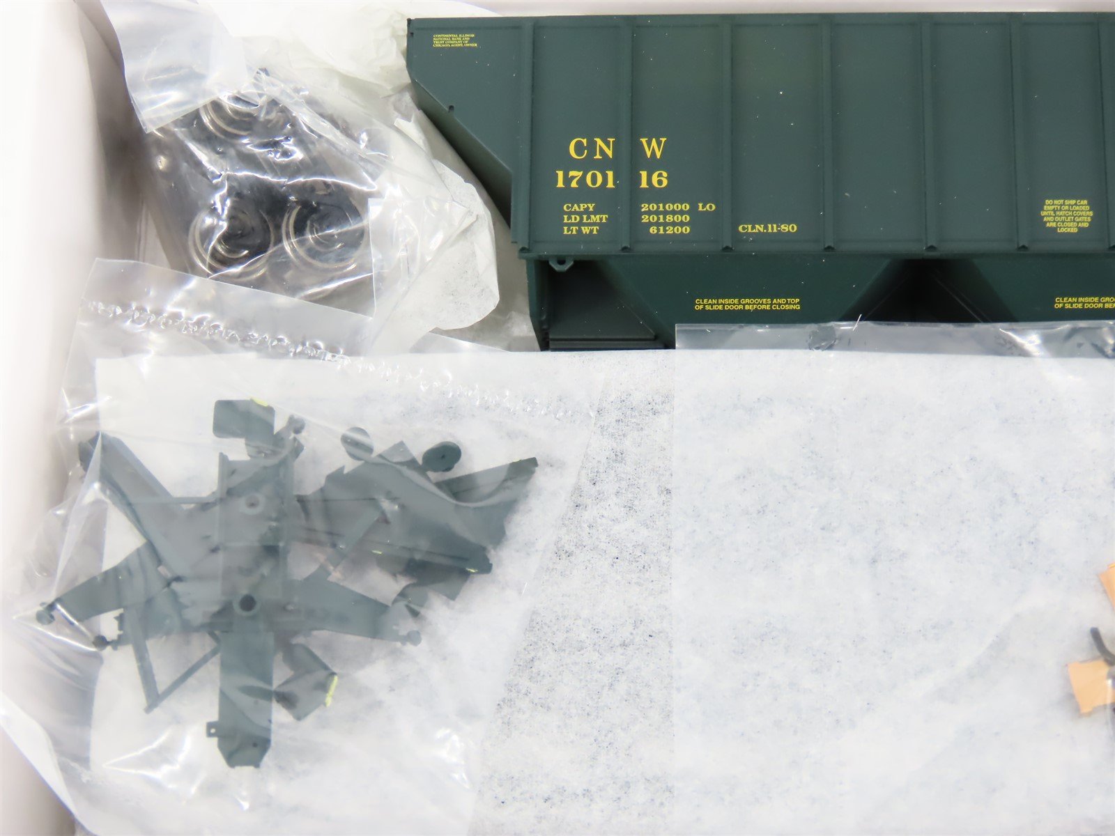 HO Scale PROTO 2000 Kit #21874 C&NW Chicago & North Western 3-Bay Hopper #170116