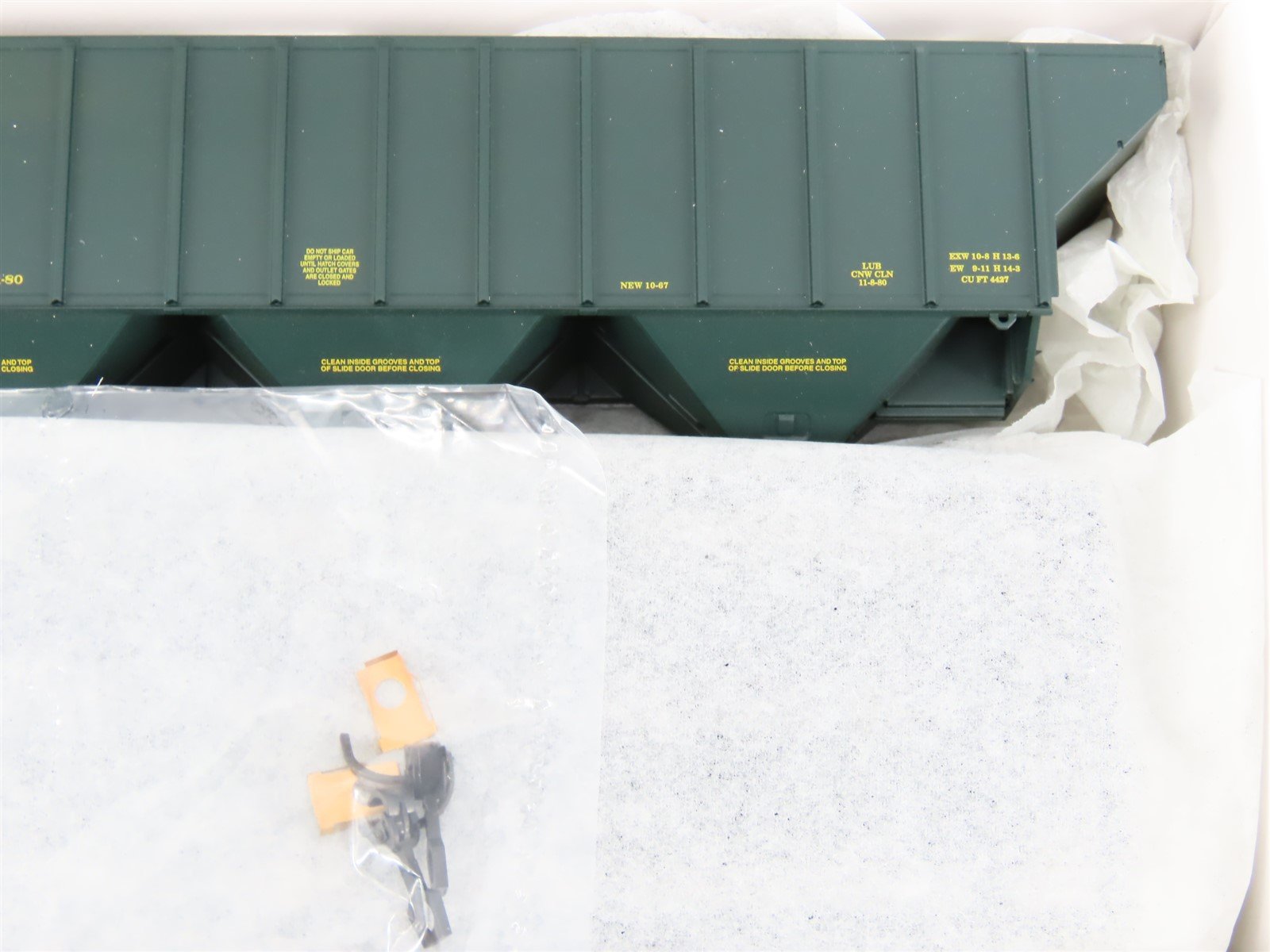 HO Scale PROTO 2000 Kit #21874 C&NW Chicago & North Western 3-Bay Hopper #170116