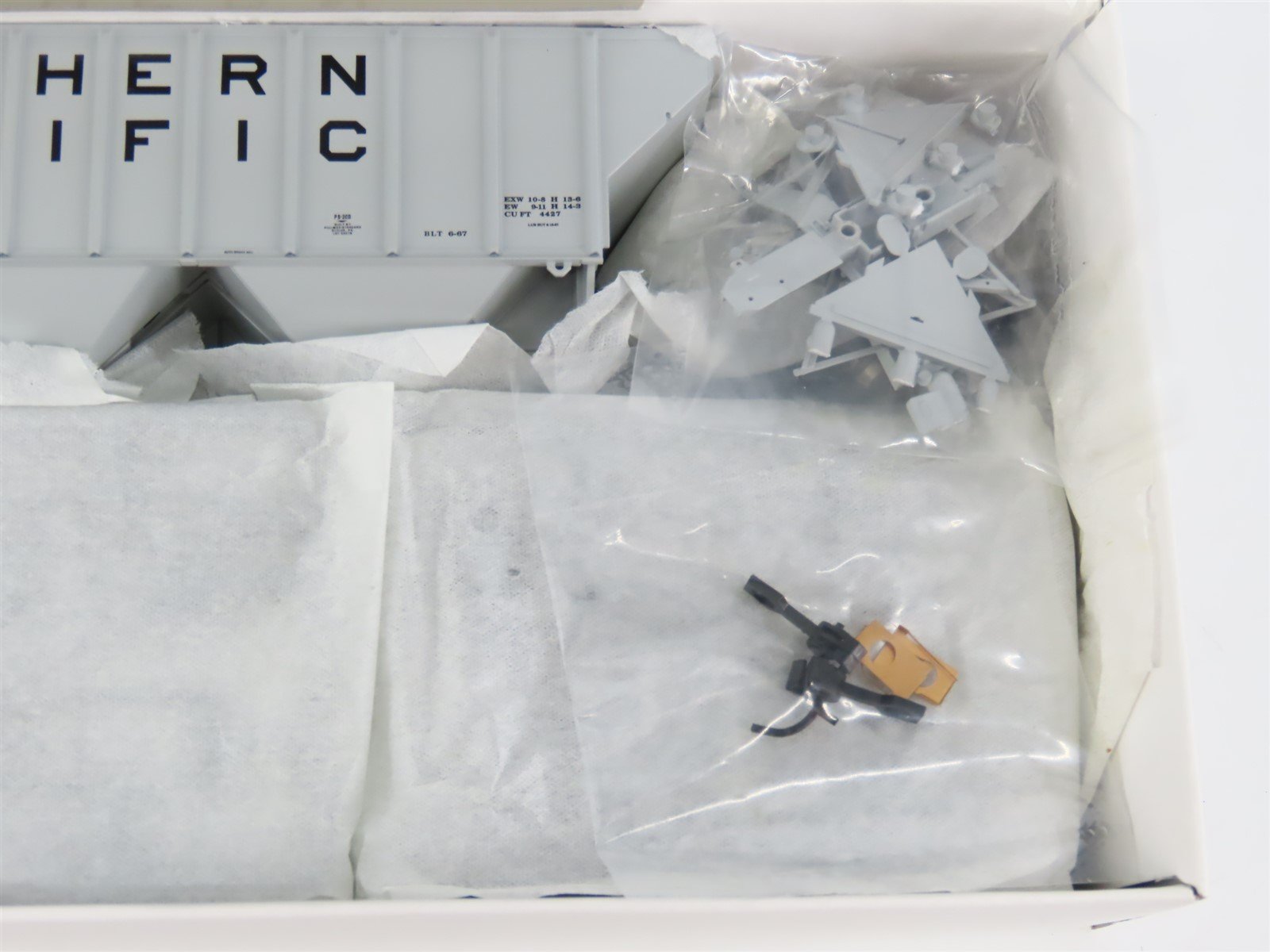 HO Scale PROTO 2000 Kit #21861 NP Northern Pacific 3-Bay Covered Hopper #76844