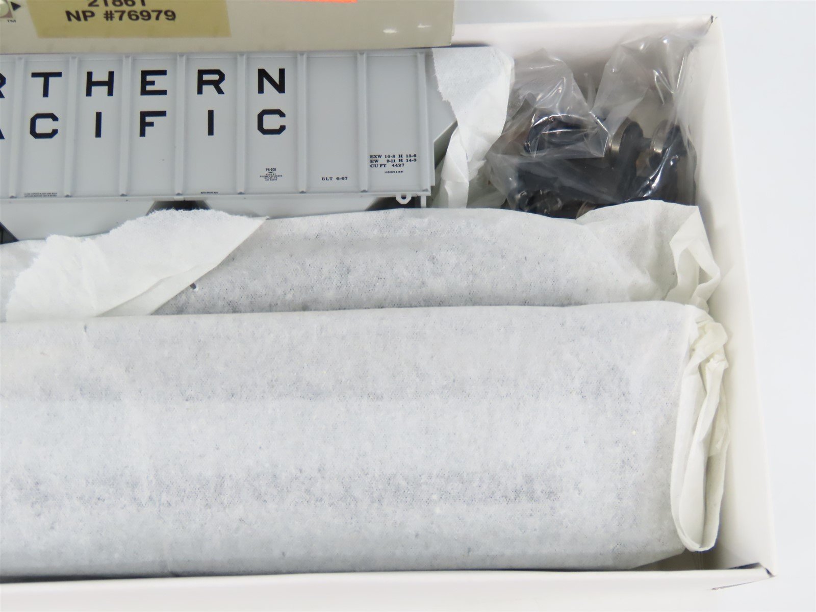 HO Scale PROTO 2000 Kit 21861 NP Northern Pacific 3-Bay Covered Hopper #76979