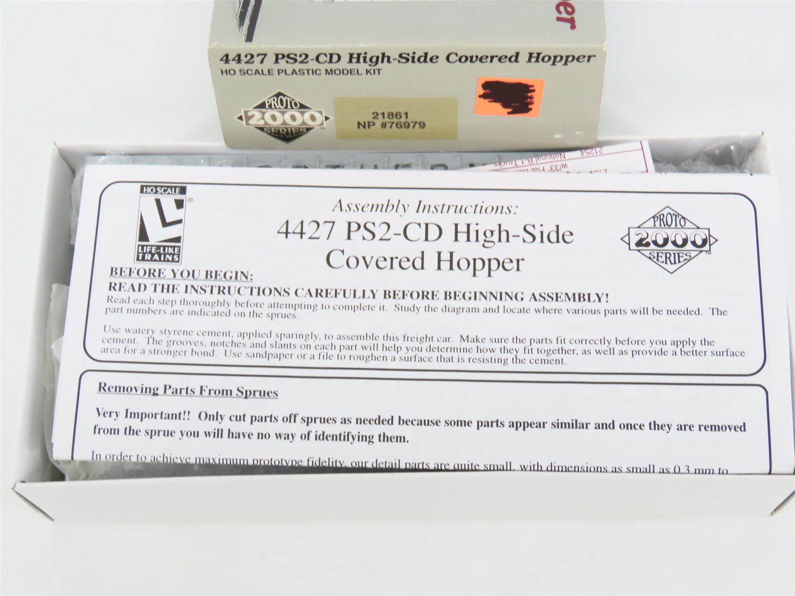 HO Scale PROTO 2000 Kit 21861 NP Northern Pacific 3-Bay Covered Hopper #76979