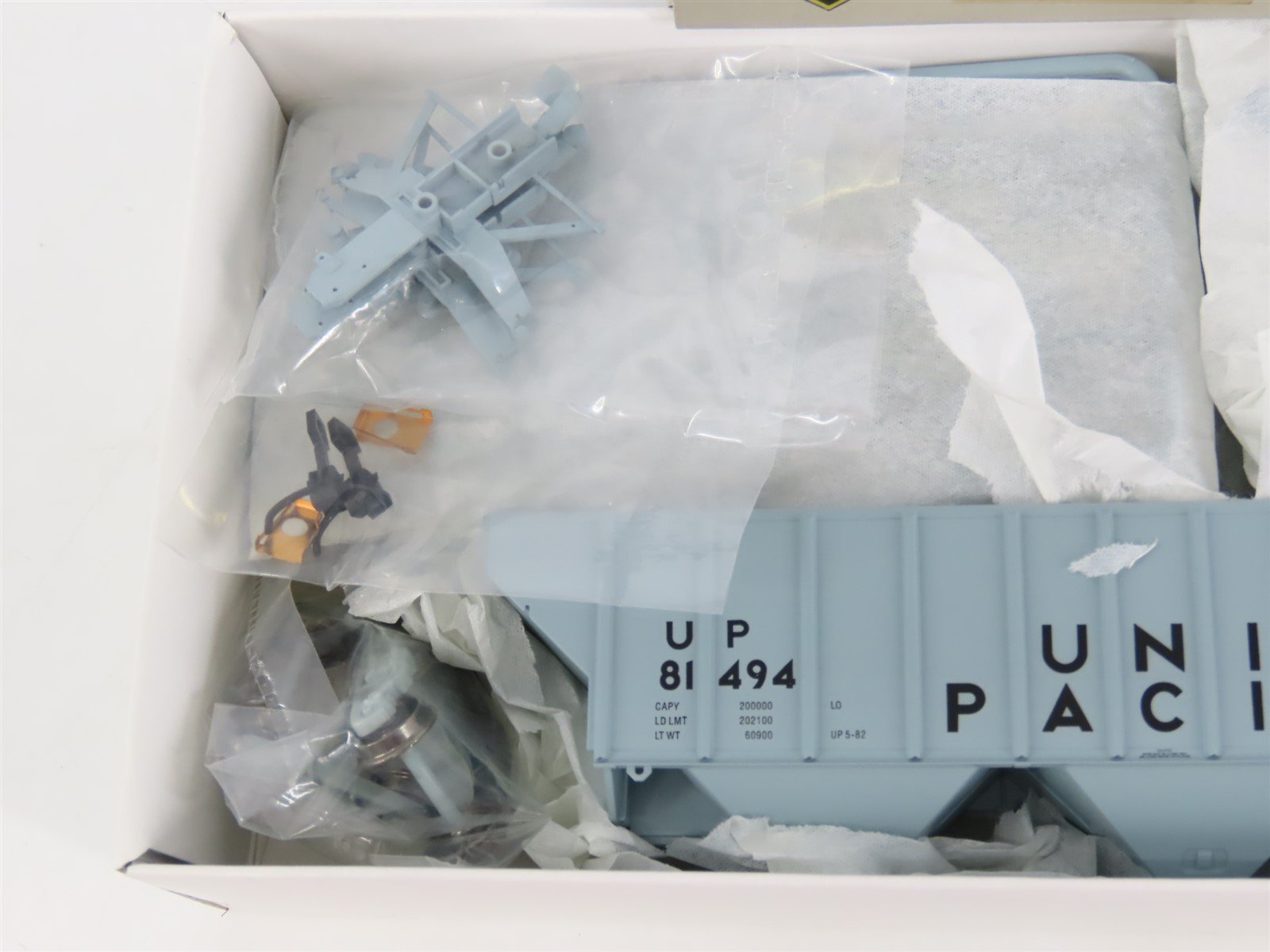 HO Scale PROTO 2000 Kit #21864 UP Union Pacific 3-Bay Covered Hopper #81494