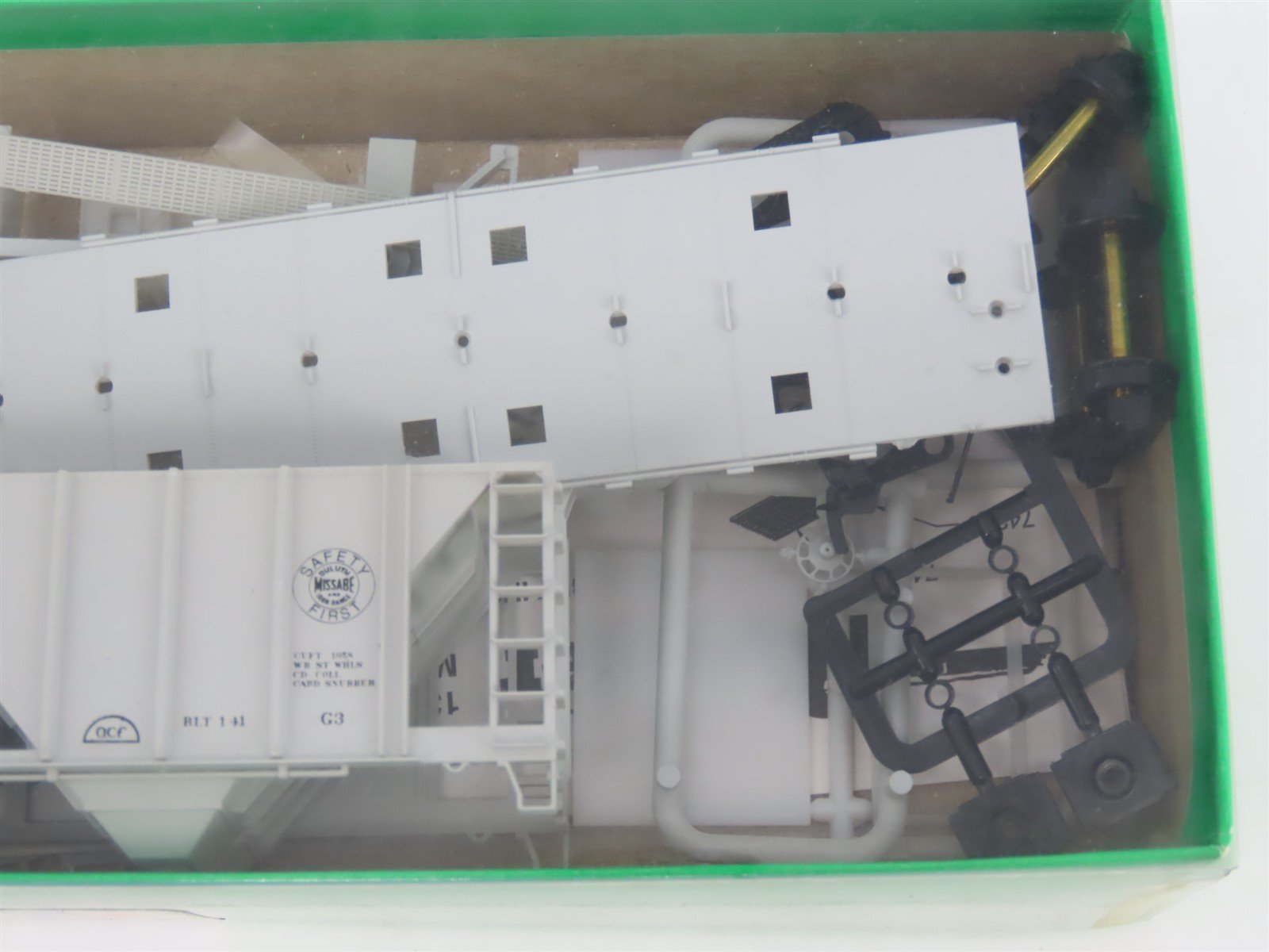 HO Bowser Kit #55606 DMIR Duluth Missabe & Iron Range 2-Bay Hopper #4961 -Sealed