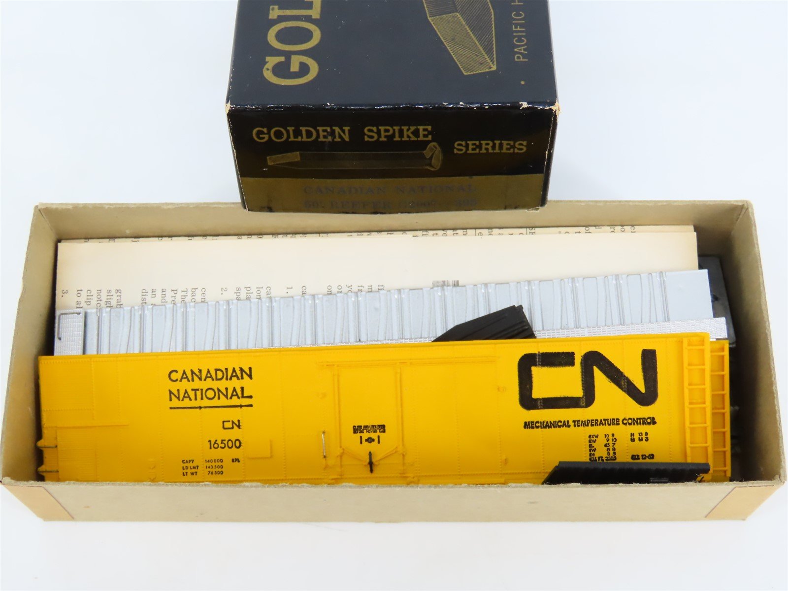 HO Scale Golden Spike Kit G2007-395 CN Canadian National 50' Reefer #16500