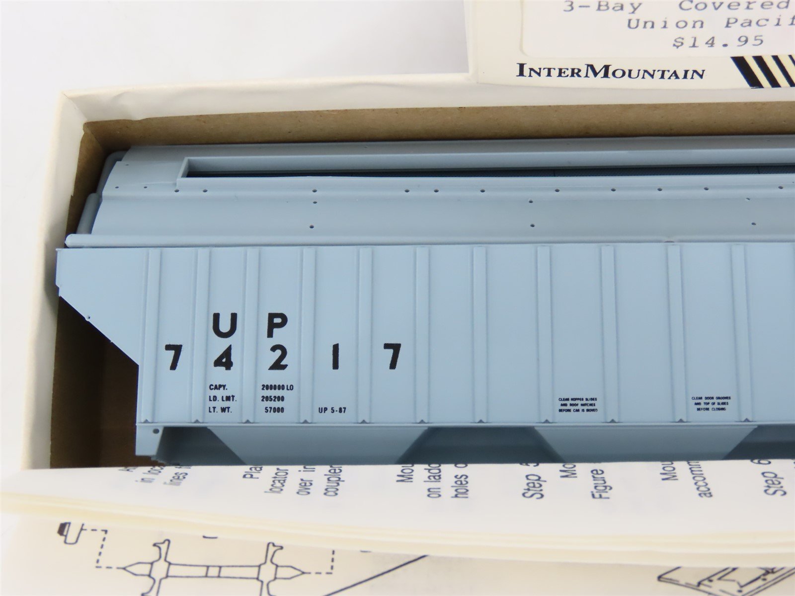HO Scale InterMountain Kit UP-05 UP Union Pacific 3-Bay Covered Hopper #74217