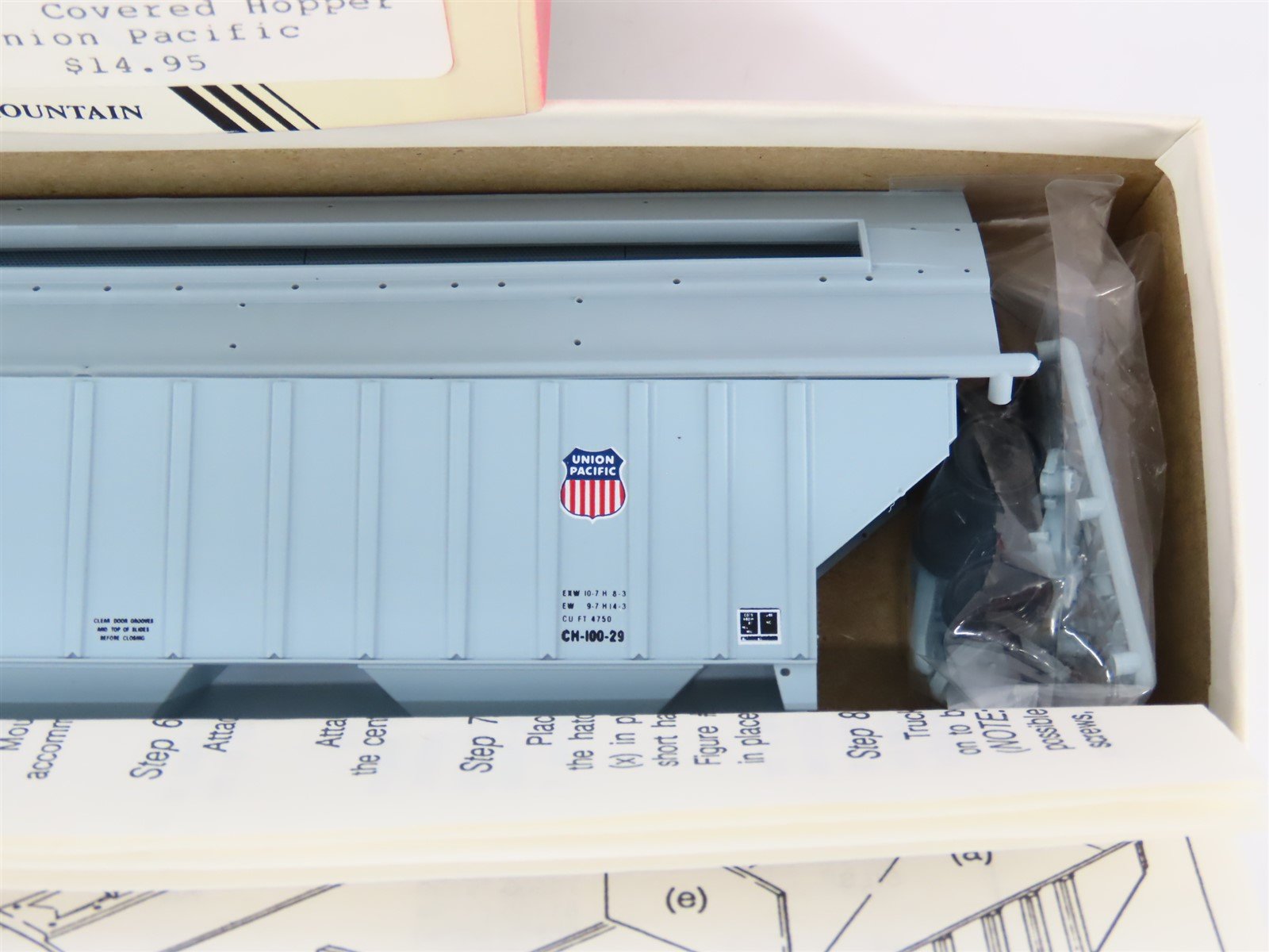 HO Scale InterMountain Kit UP-05 UP Union Pacific 3-Bay Covered Hopper #74217