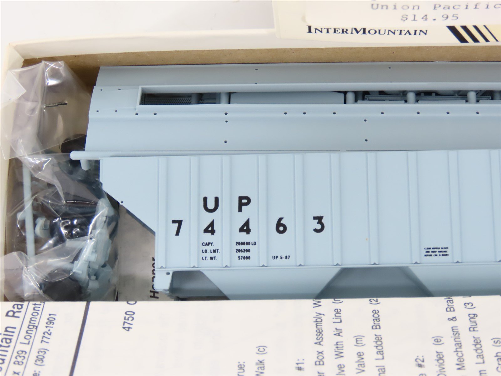 HO Scale InterMountain Kit UP-07 UP Union Pacific 3-Bay Covered Hopper #74463