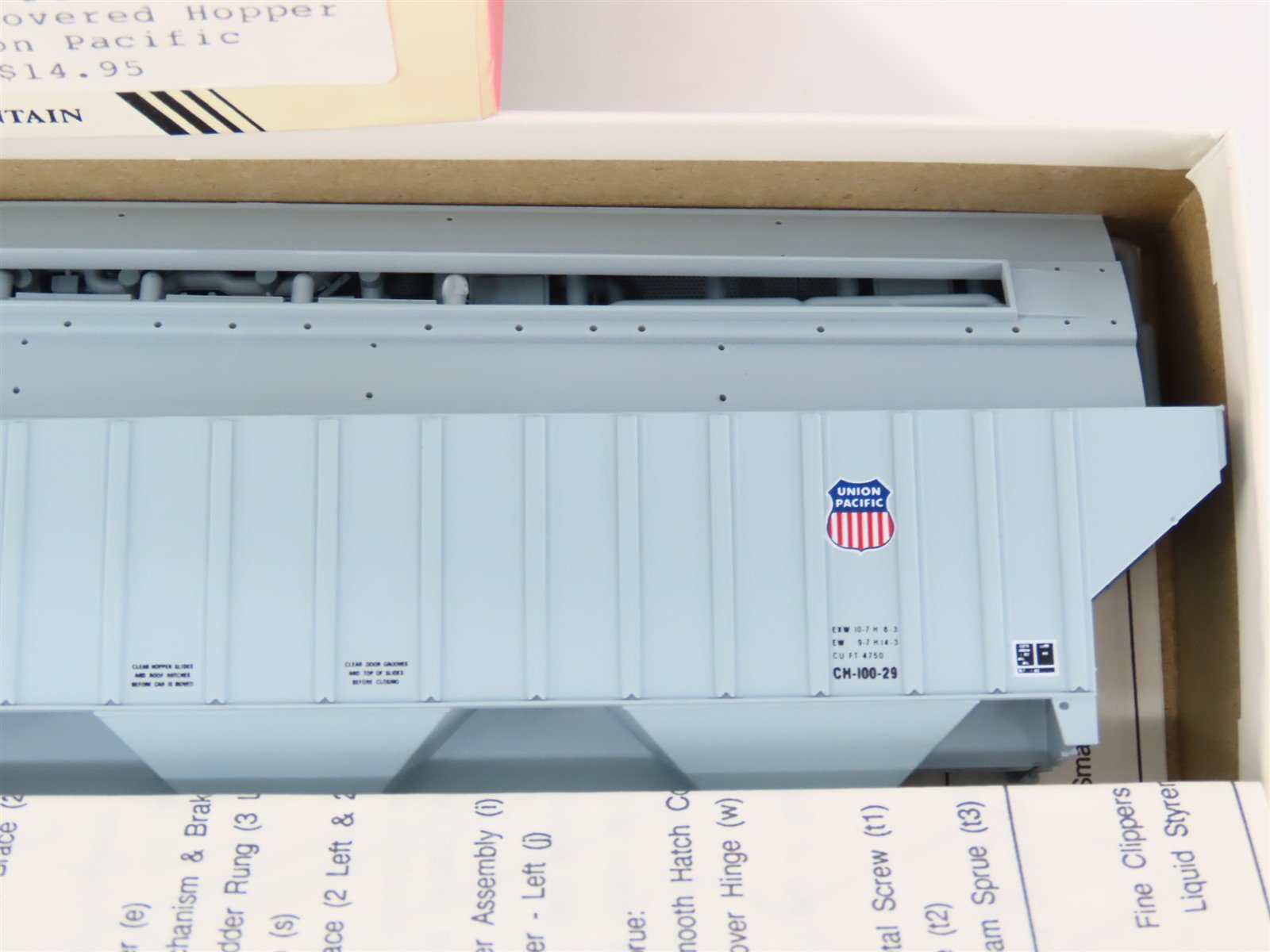 HO Scale InterMountain Kit UP-11 UP Union Pacific 3-Bay Covered Hopper #74899