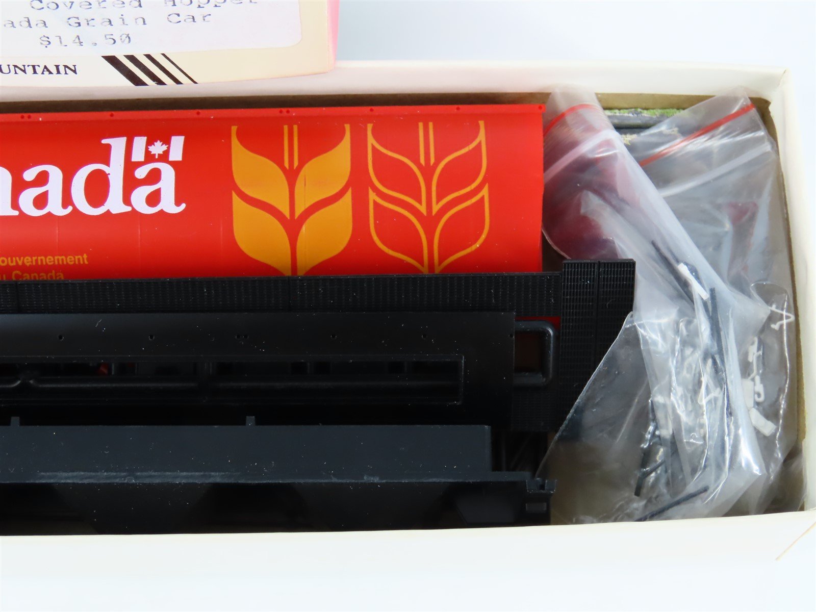 HO Scale InterMountain Kit CPWX-04 CPWX Canada 4-Bay Grain Hopper #606451