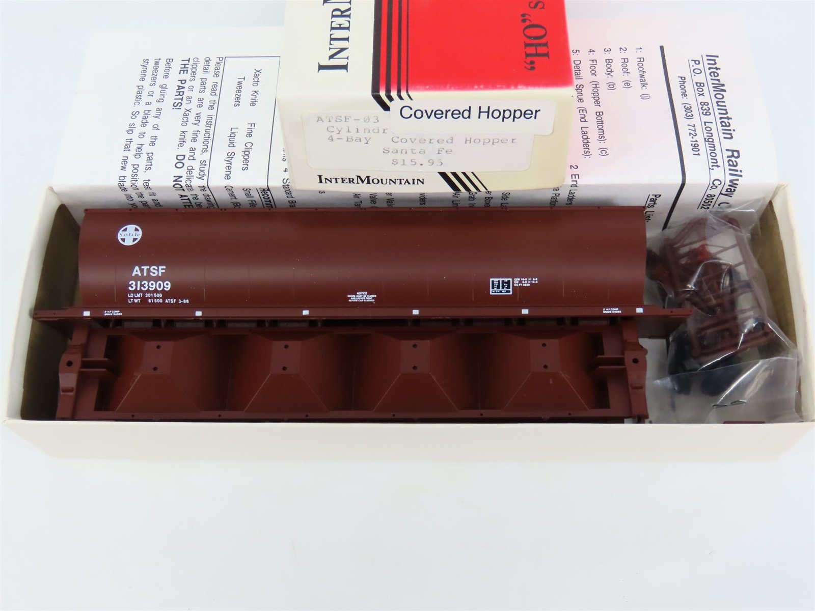 HO Scale InterMountain Kit ATSF-03 ATSF Santa Fe 4-Bay Covered Hopper #313989
