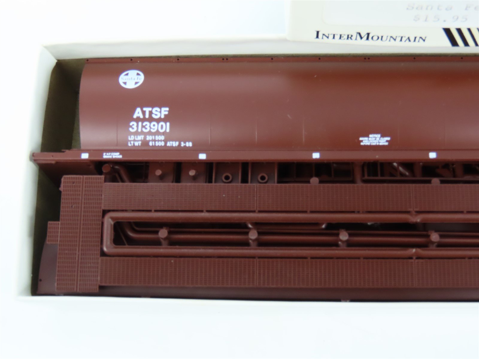 HO Scale InterMountain Kit ATSF-02 ATSF Santa Fe 4-Bay Covered Hopper #313901