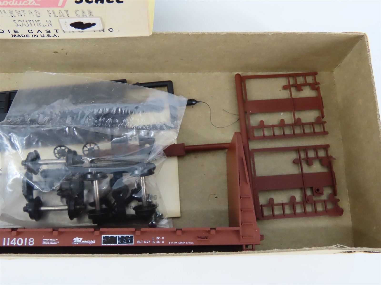 HO Scale Roundhouse Kit 1305 SOU Southern Railway 60' Bulkhead Flat Car #114018