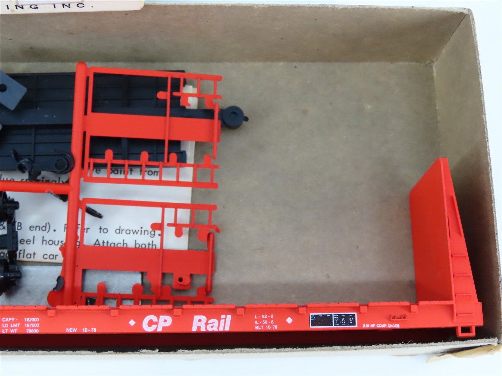 HO Roundhouse Kit 1303 CP Rail Canadian Pacific 60' Bulkhead Flat Car #317187