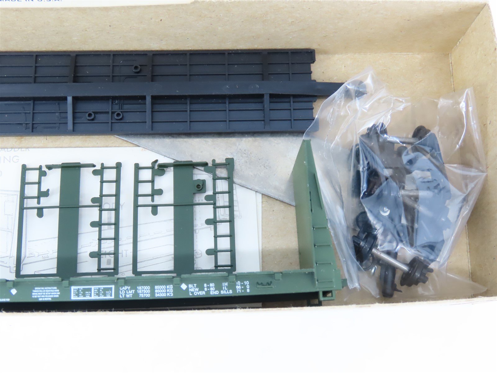 HO Scale Roundhouse MDC Kit 1314 BCOL British Columbia Bulkhead Flat Car #869378