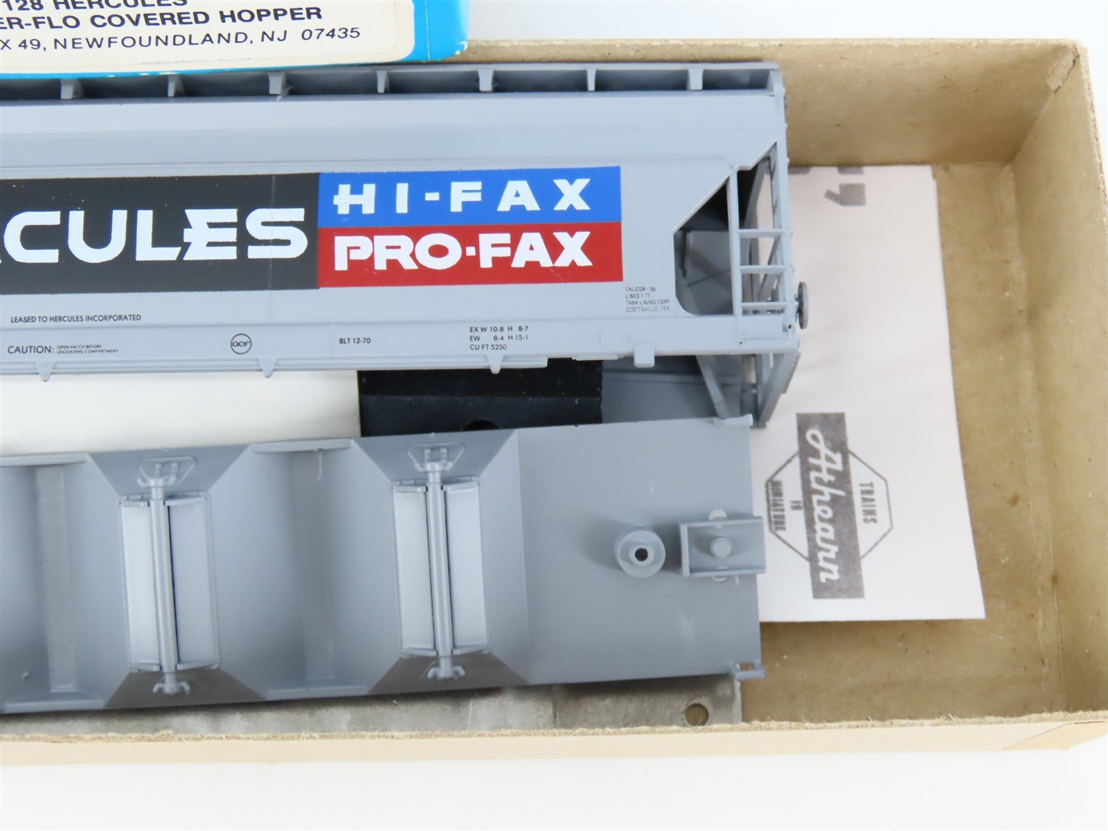 HO Scale Athearn Rail Runner Kit 128 ACFX Hercules 4-Bay Covered Hopper #55069