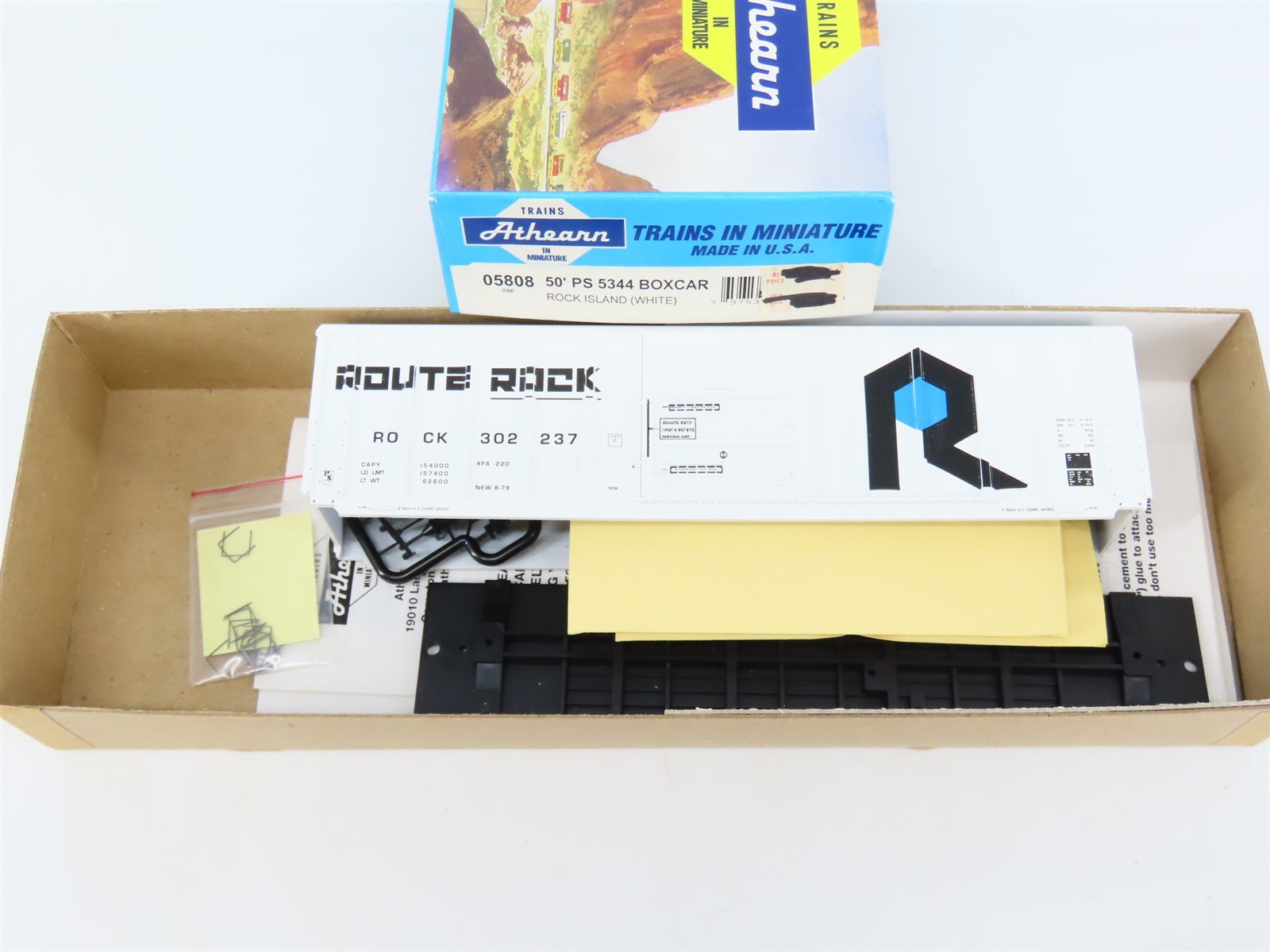 HO Scale Athearn Kit 05808 ROCK Route Rock 50' Single Door Box Car #302237