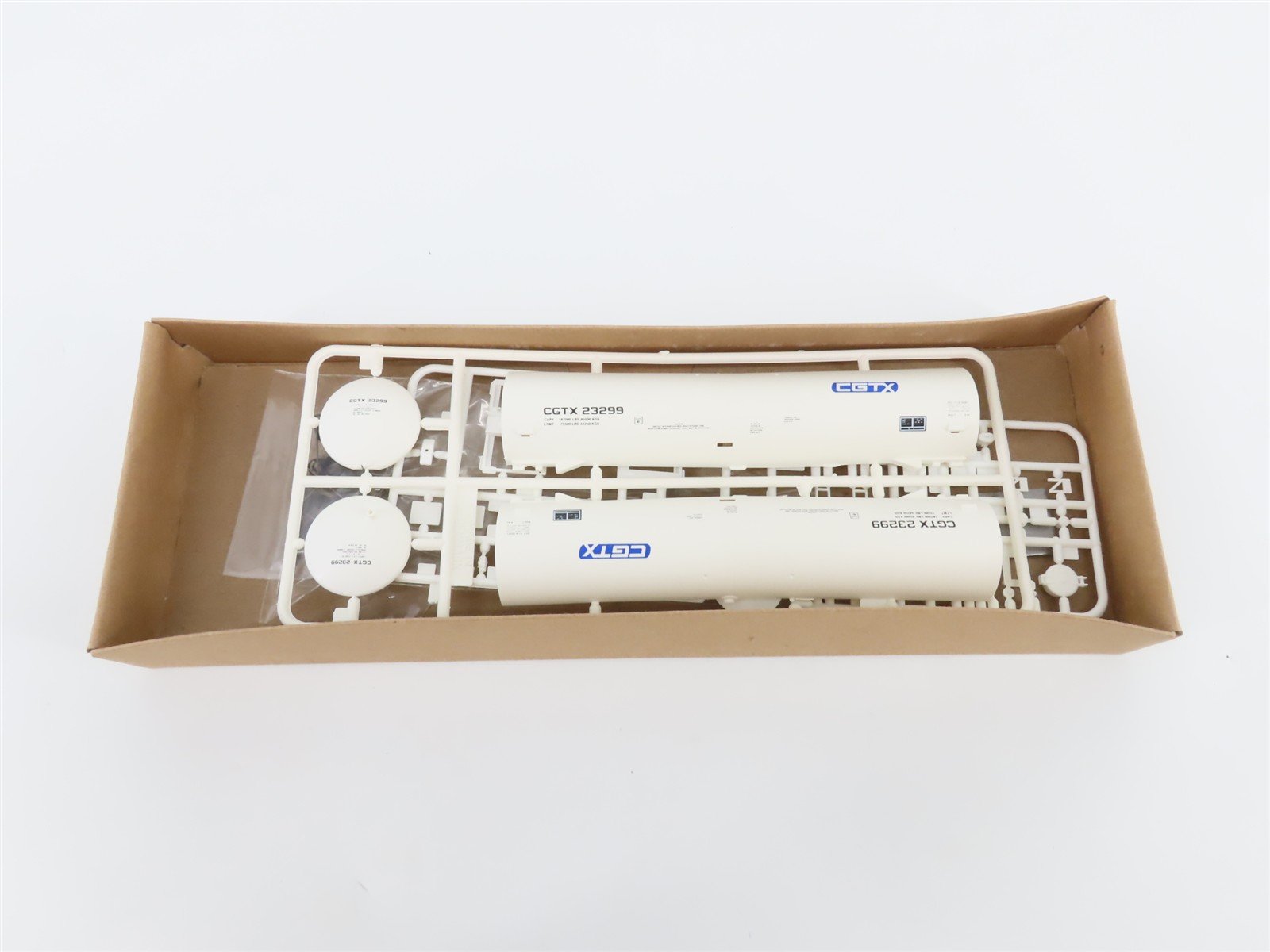 HO Scale Walthers Kit 932-5204 CGTX 54' Funnel Flow Tank Car #23299