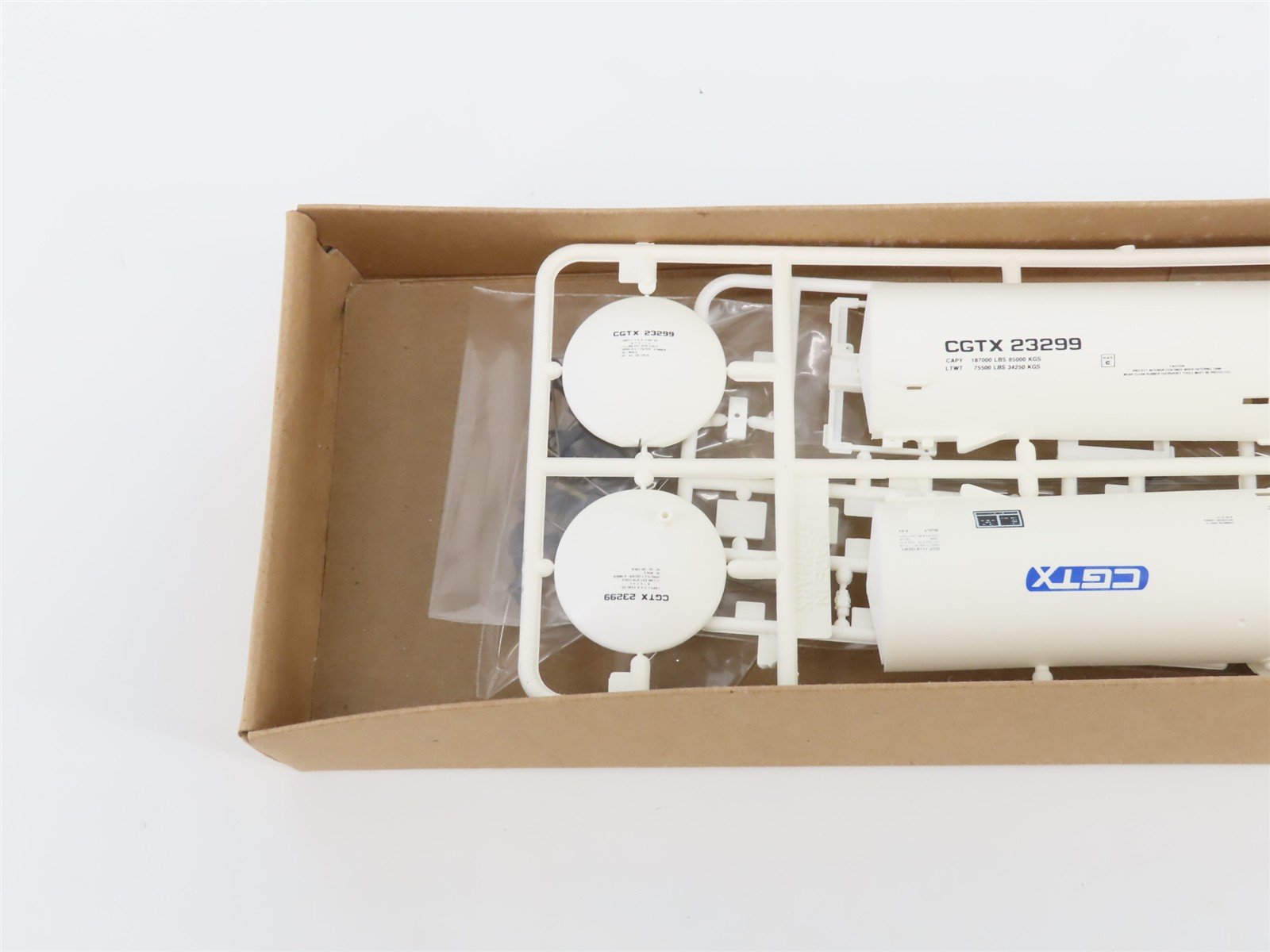 HO Scale Walthers Kit 932-5204 CGTX 54' Funnel Flow Tank Car #23299