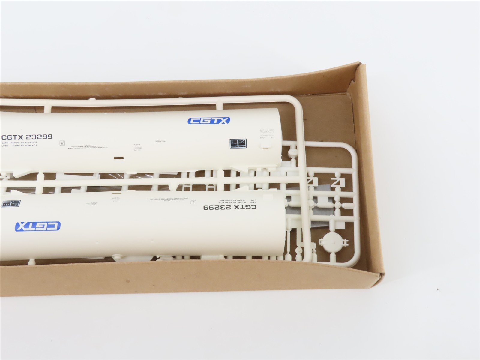 HO Scale Walthers Kit 932-5204 CGTX 54' Funnel Flow Tank Car #23299