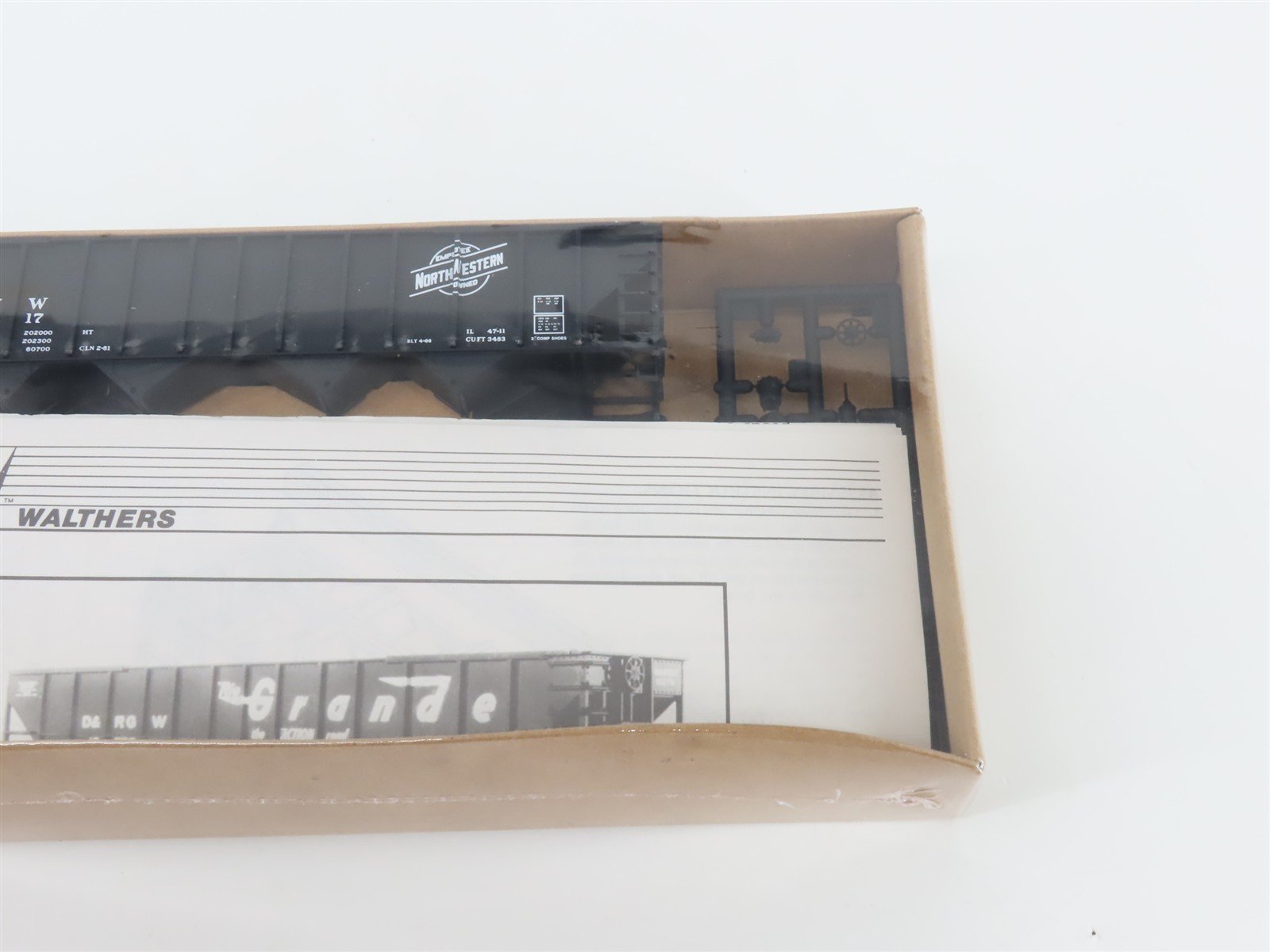 HO Walthers Kit 932-4904 CNW Chicago & North Western 4-Bay Hopper #63117 -SEALED