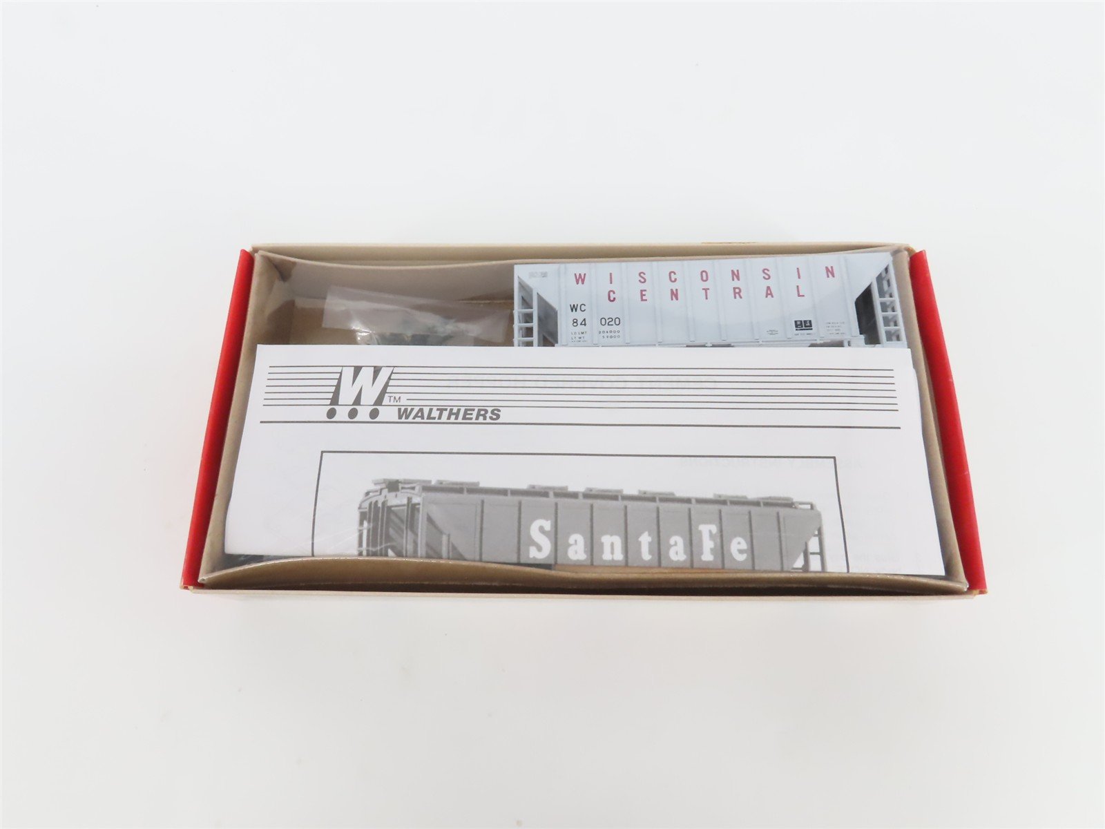 HO Walthers Kit 932-5405 WC Wisconsin Central 2-Bay Covered Hopper #84020 SEALED