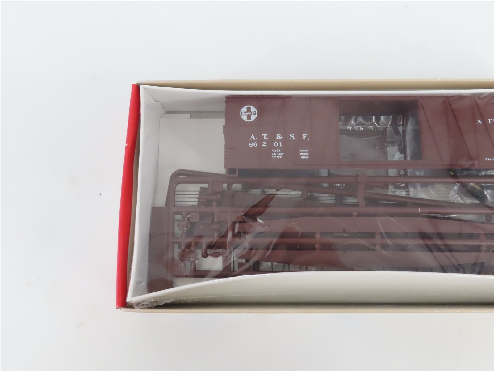 HO Scale Walthers Kit 932-5856 ATSF Santa Fe 50' Auto Box Car #66201 - SEALED