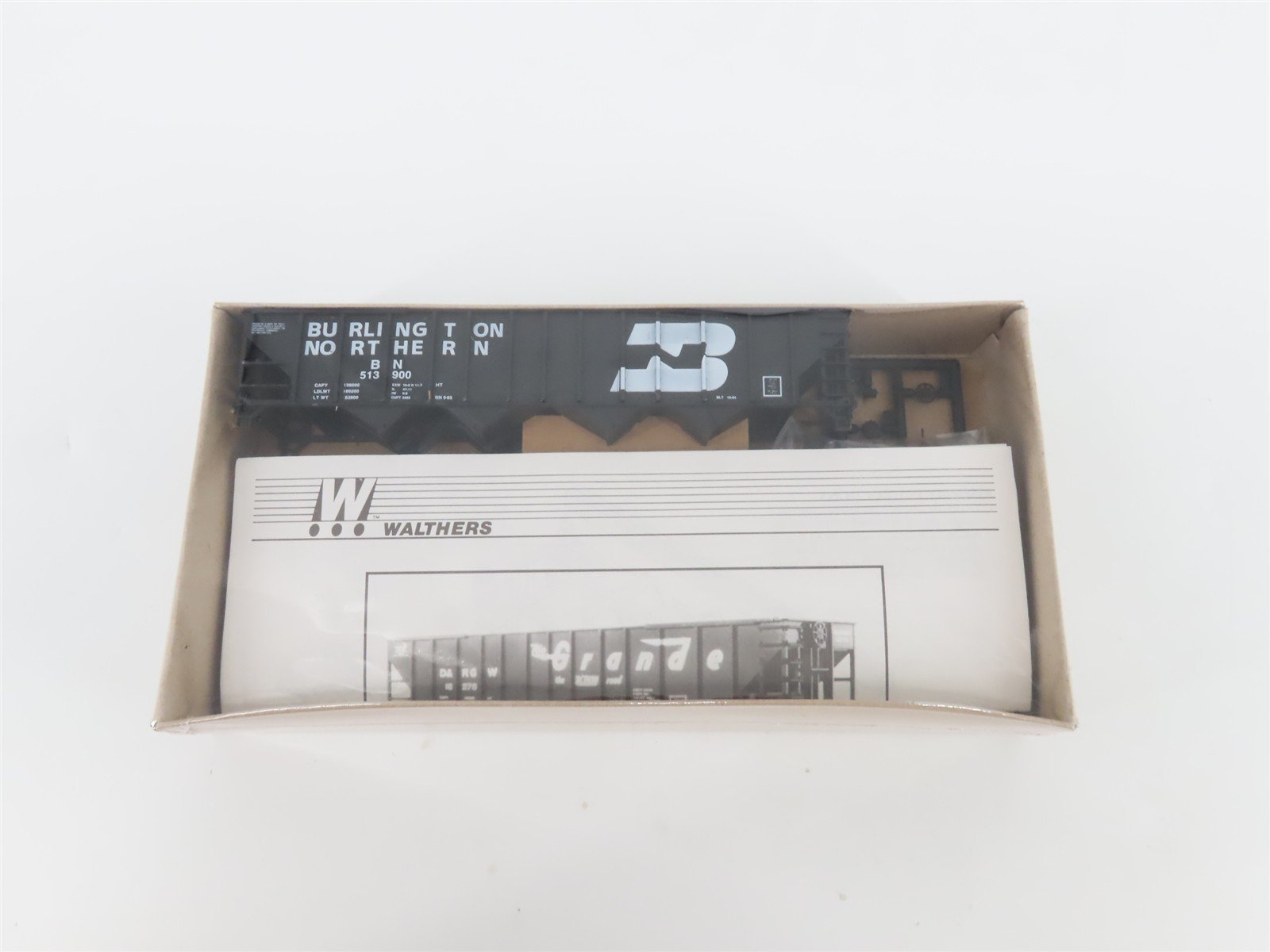 HO Walthers Kit 932-4901 BN Burlington Northern 4-Bay Hopper #513900 - SEALED