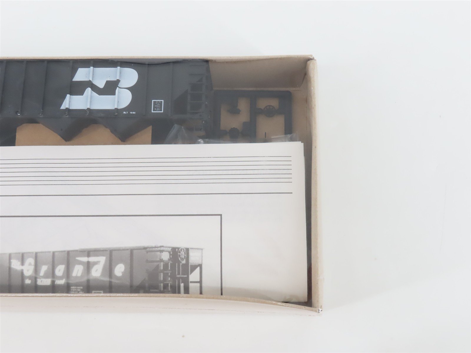 HO Walthers Kit 932-4901 BN Burlington Northern 4-Bay Hopper #513900 - SEALED