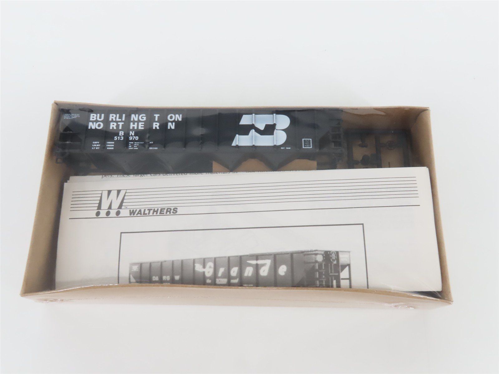 HO Walthers Kit 932-4901 BN Burlington Northern 4-Bay Hopper #513970 - SEALED