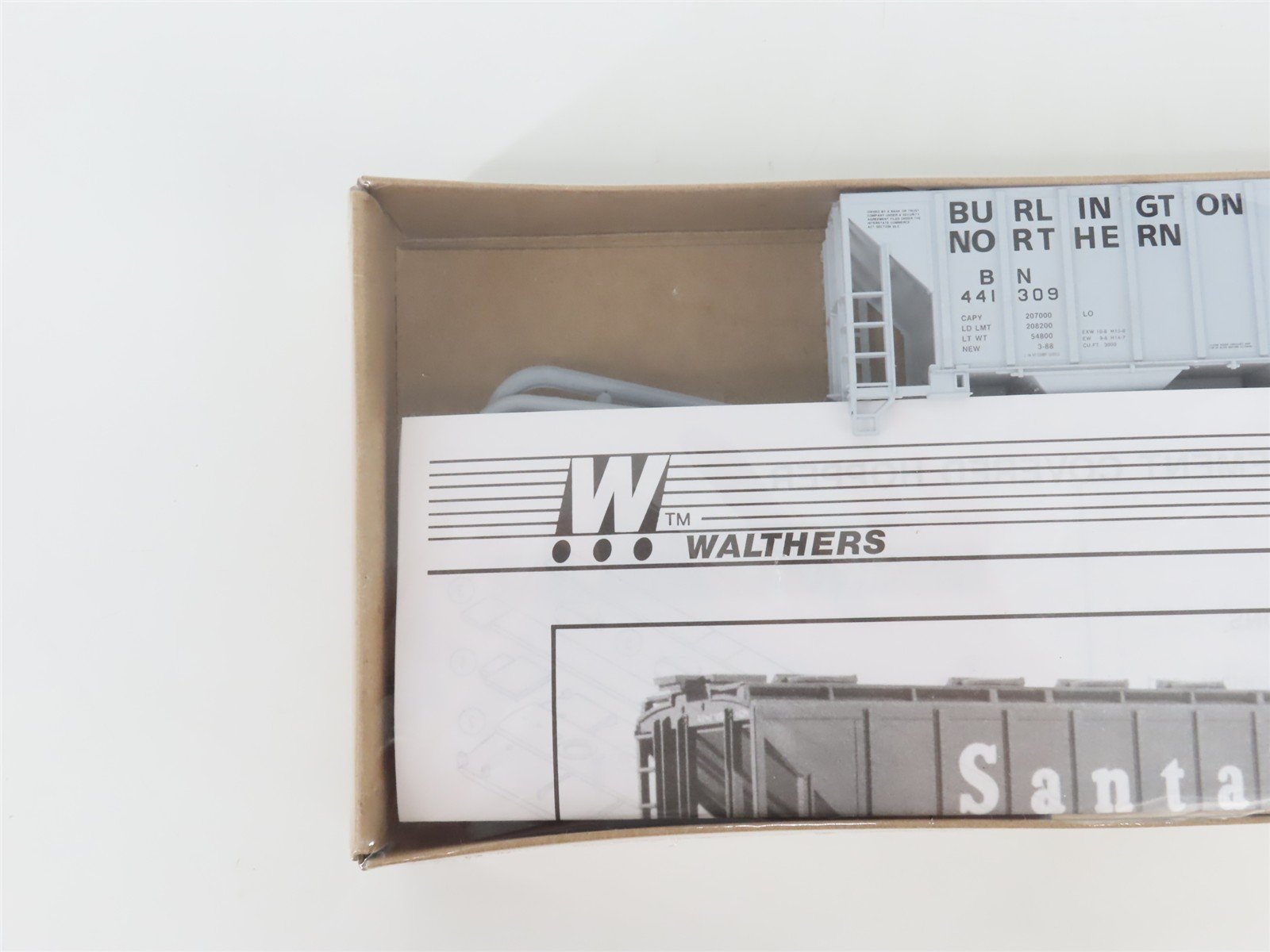 HO Scale Walthers Kit 932-5402 BN Cement 2-Bay Covered Hopper #441309 - SEALED