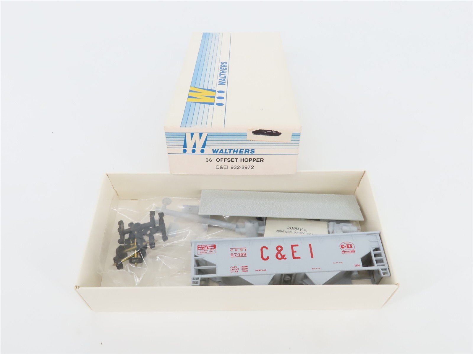 HO Walthers Kit 932-2972 C&EI Chicago Line 36' 2-Bay Offset Hopper #97489 w/Load