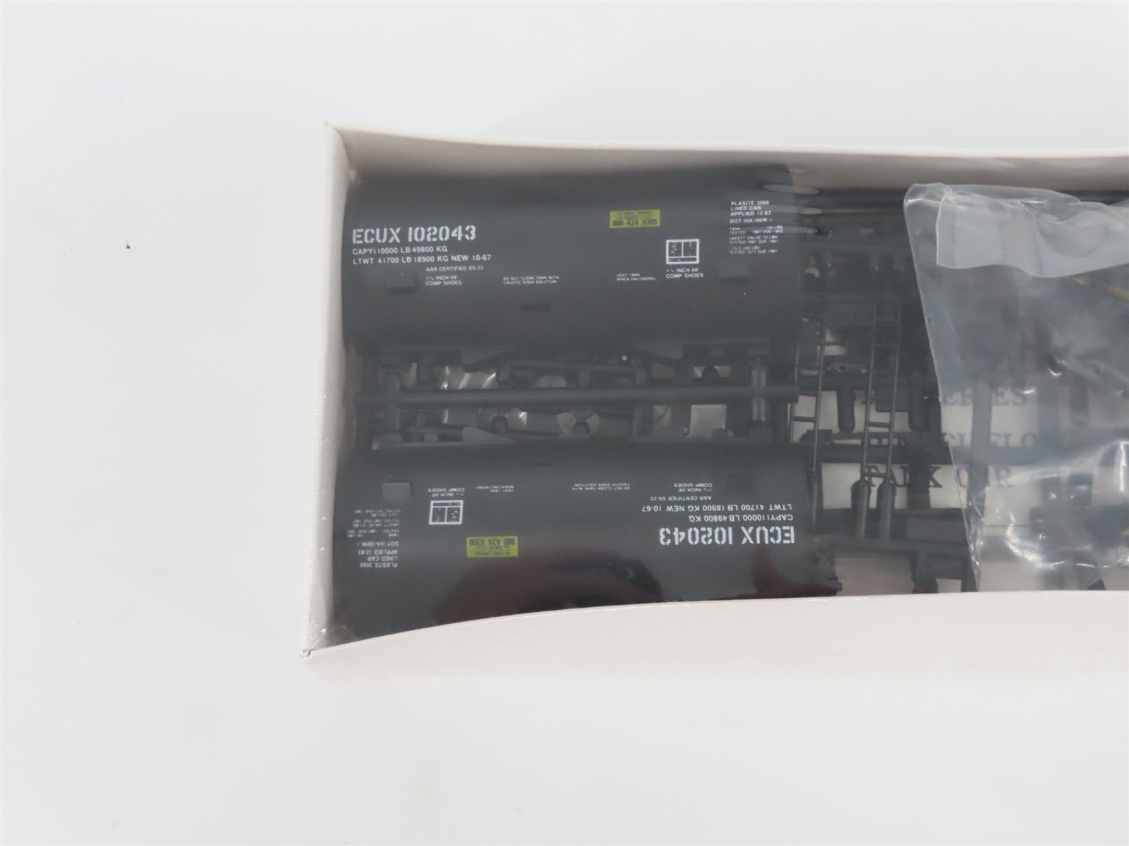 HO Scale Walthers Kit 932-5105 ECUX 30' Funnel Flow Tank Car #102043 - SEALED