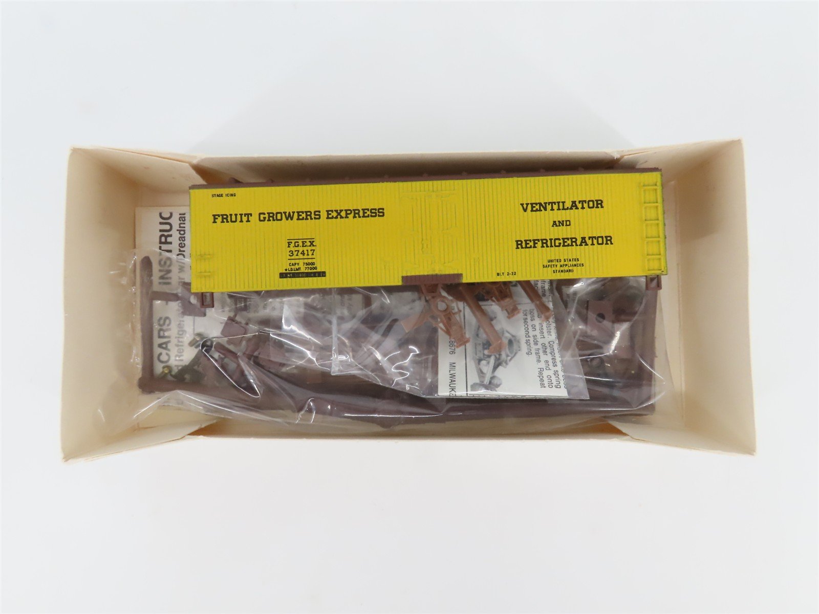 HO Scale Walthers Kit 932-2306 FGEX Fruit Growers Express 40' Wood Reefer #37417