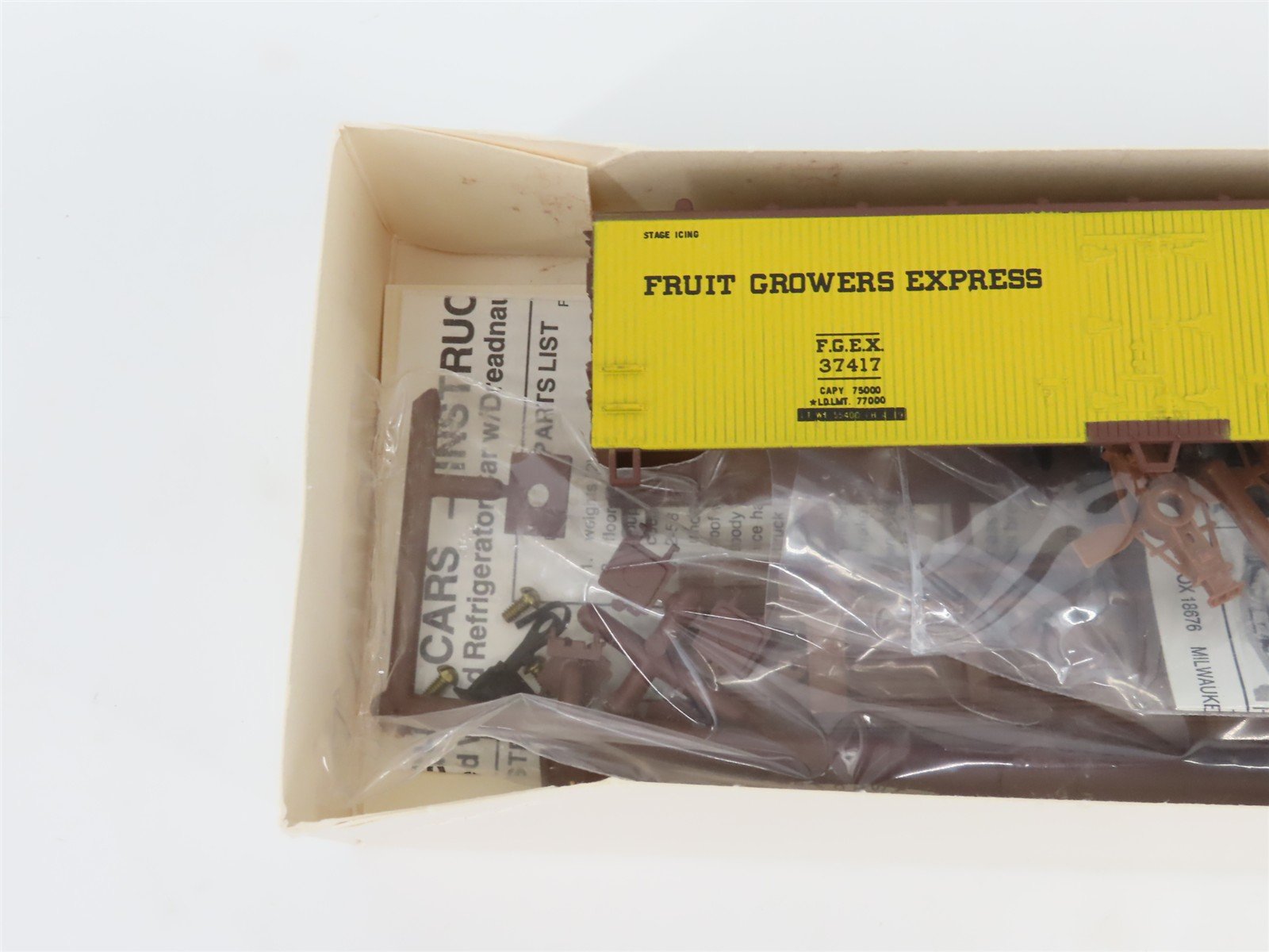 HO Scale Walthers Kit 932-2306 FGEX Fruit Growers Express 40' Wood Reefer #37417