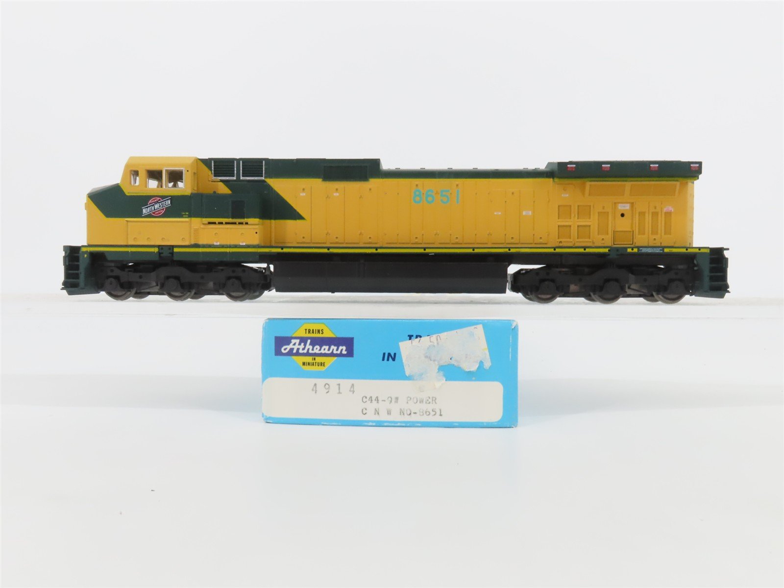 HO Scale Athearn 4914 CNW Chicago & North Western GE C44-9W Diesel #8651